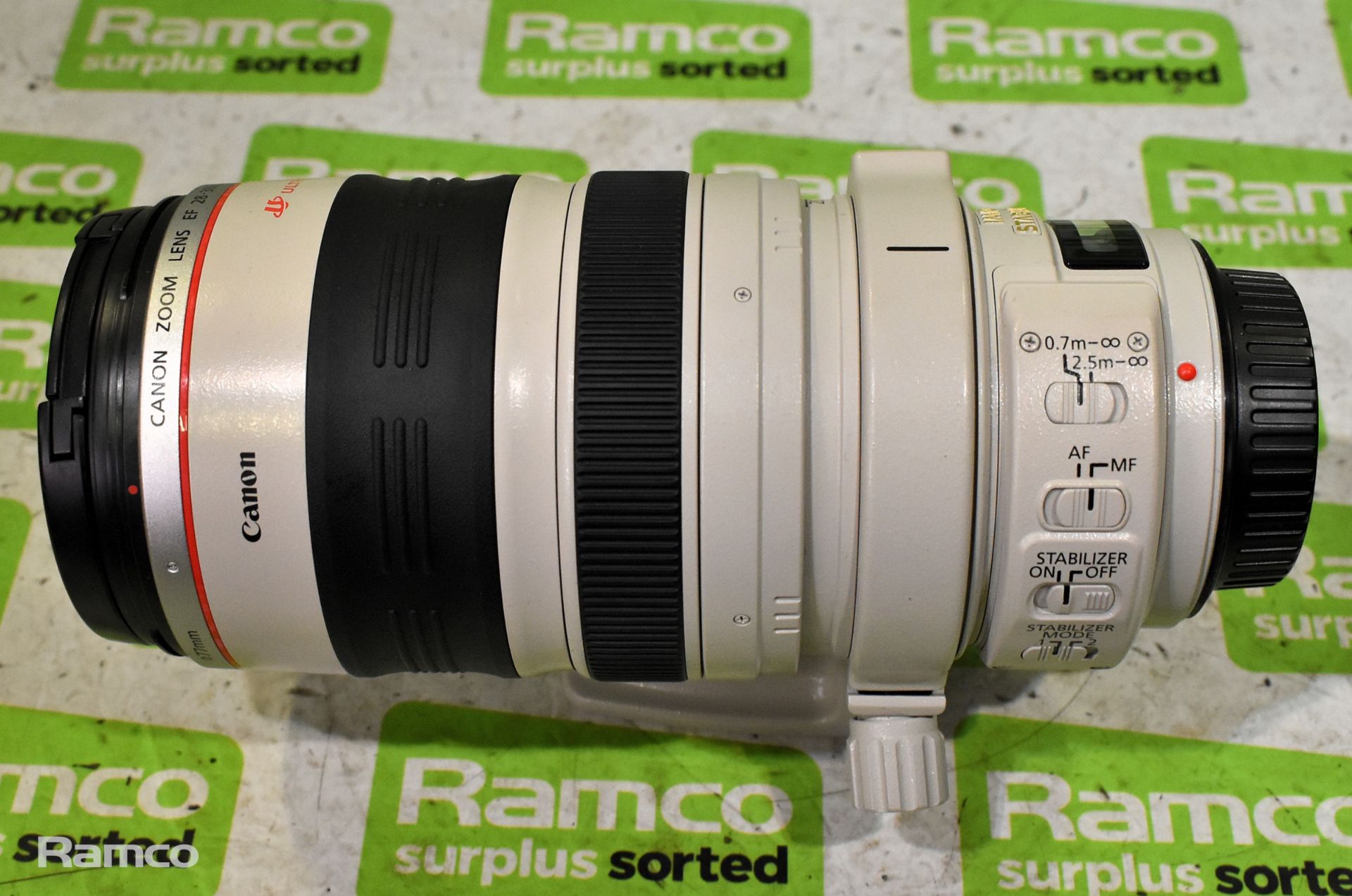 Canon zoom lens EF 28 - 300 mm 1 : 3.5 - 5.6 USM & Canon EW-83G with LZ1324 soft case - Bild 2 aus 16
