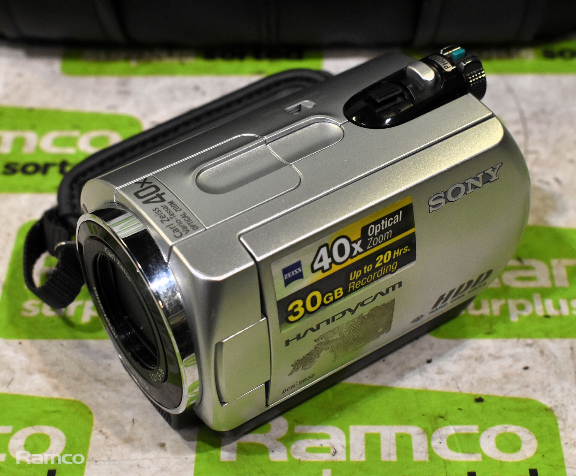 Sony DCR-SR32 handycam camcorder with accessories and bag - Bild 2 aus 9