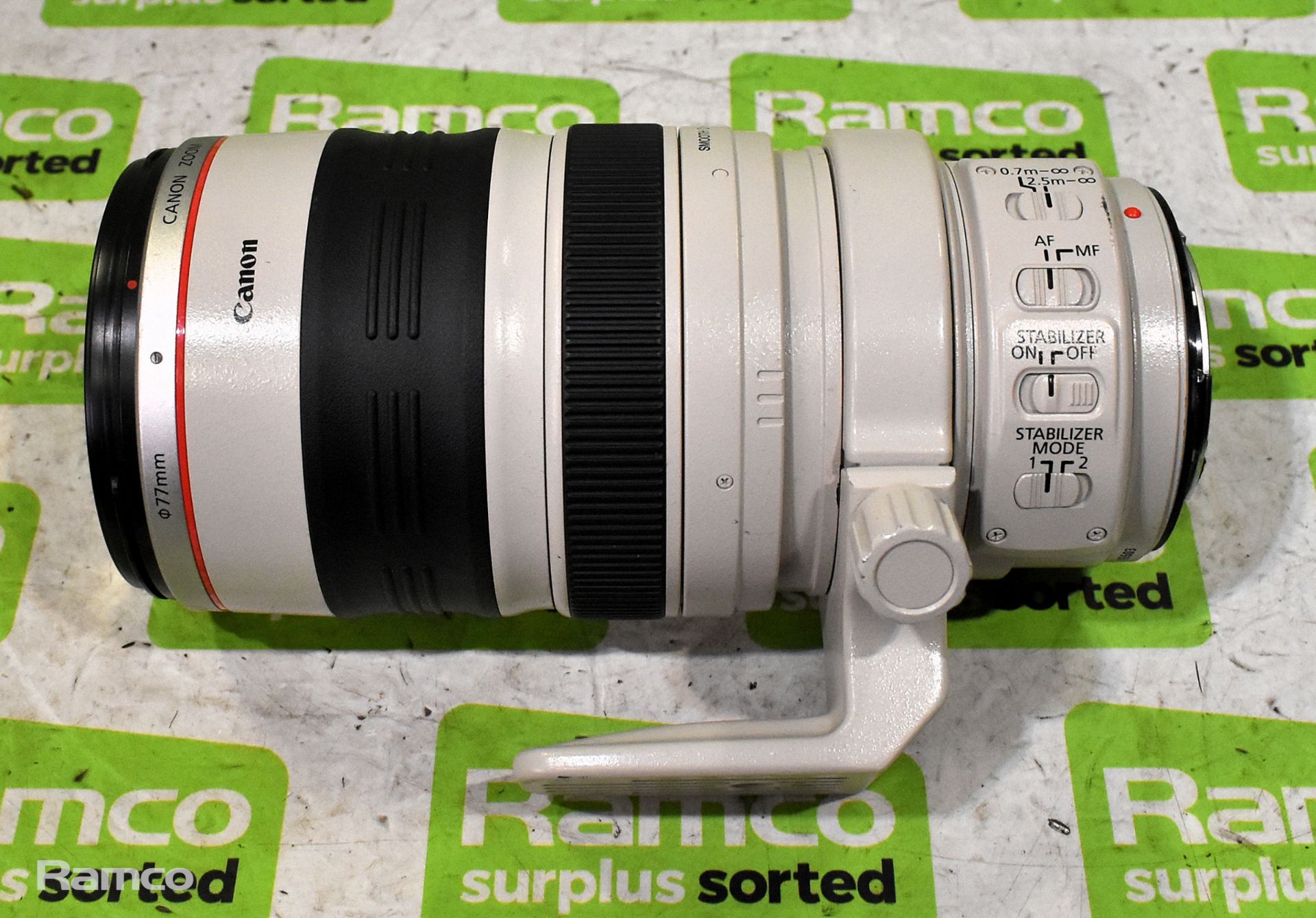 Canon zoom lens EF 28 - 300 mm 1 : 3.5 - 5.6 USM with LZ1324 soft case - Bild 2 aus 13