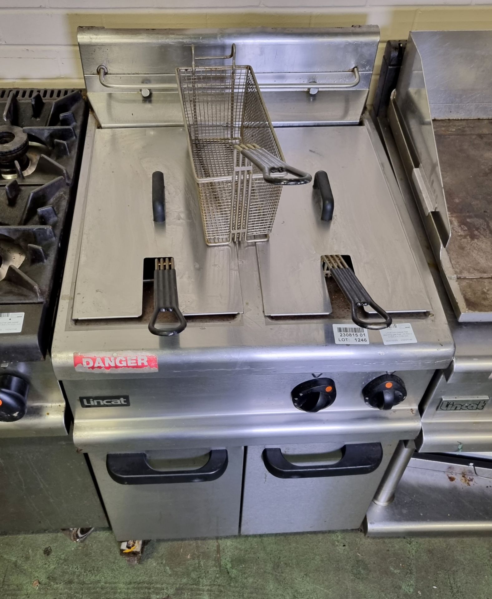 Lincat twin-basket free standing gas fryer - W 600 x D 820 x H 1100 mm - Bild 2 aus 4