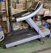 Technogym DAK8EL RUN NOW 700 treadmill - L 2190 x W 960 x H 1550mm - BROKEN FRONT CASING