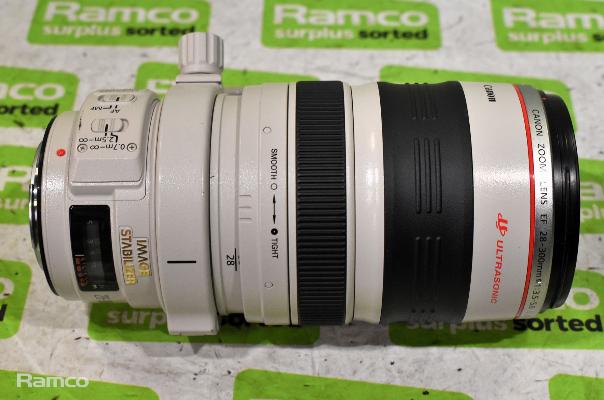 Canon zoom lens EF 28 - 300 mm 1 : 3.5 - 5.6 USM with LZ1324 soft case - Bild 4 aus 13
