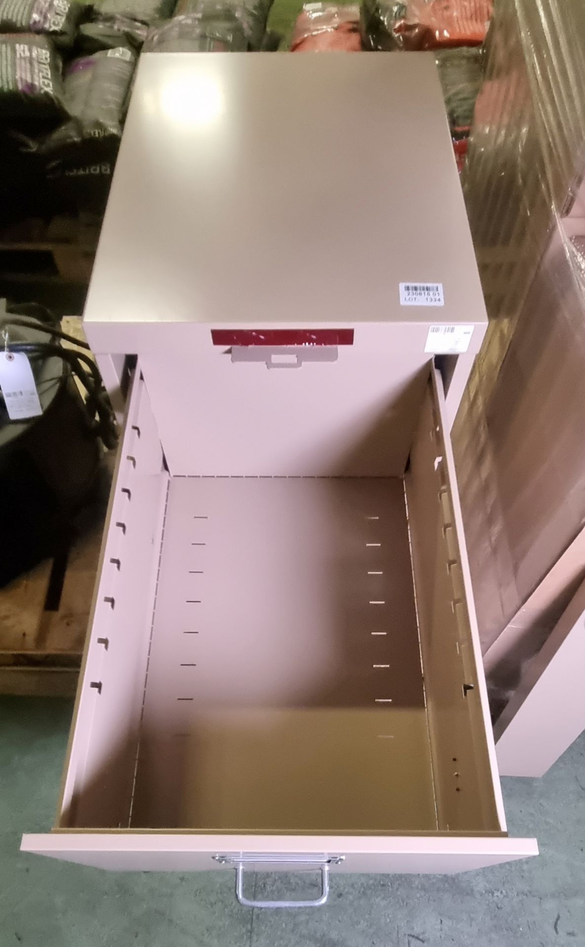 Two drawer filing cabinet with security plate with keys - W 470 x D 670 x H 710 mm - Bild 4 aus 5