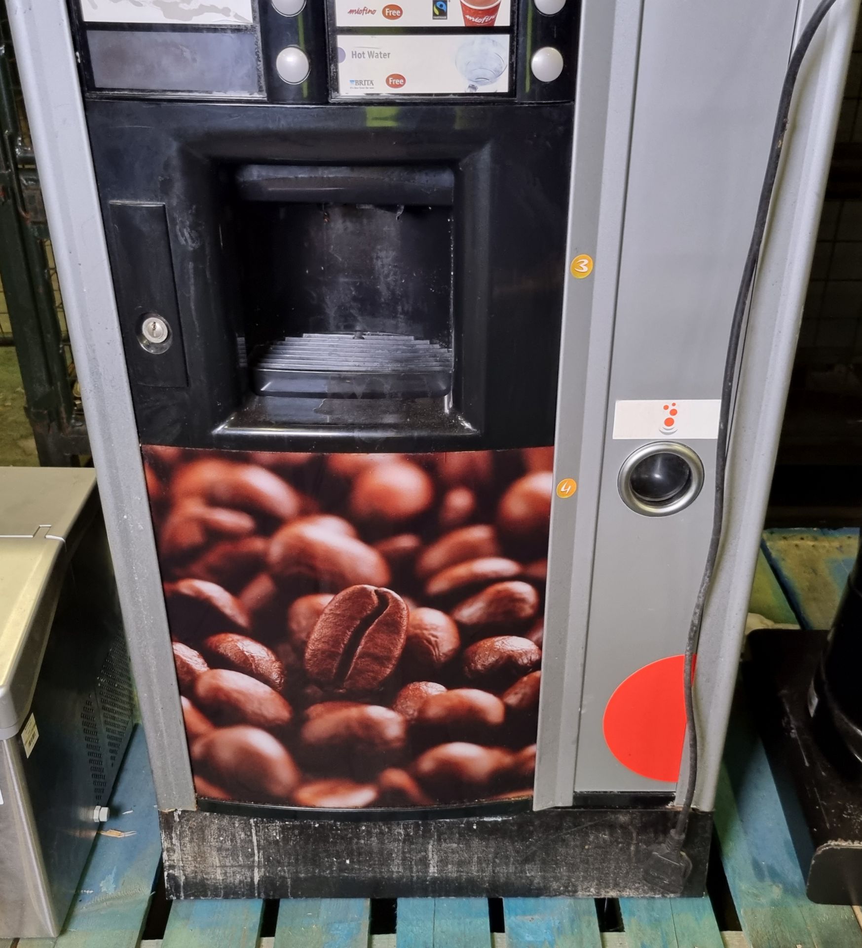 Miofino 960406 Selecta drinks vending machine - coin operated - 240V 50Hz - L 650 x W 730 x H 1830mm - Image 4 of 4