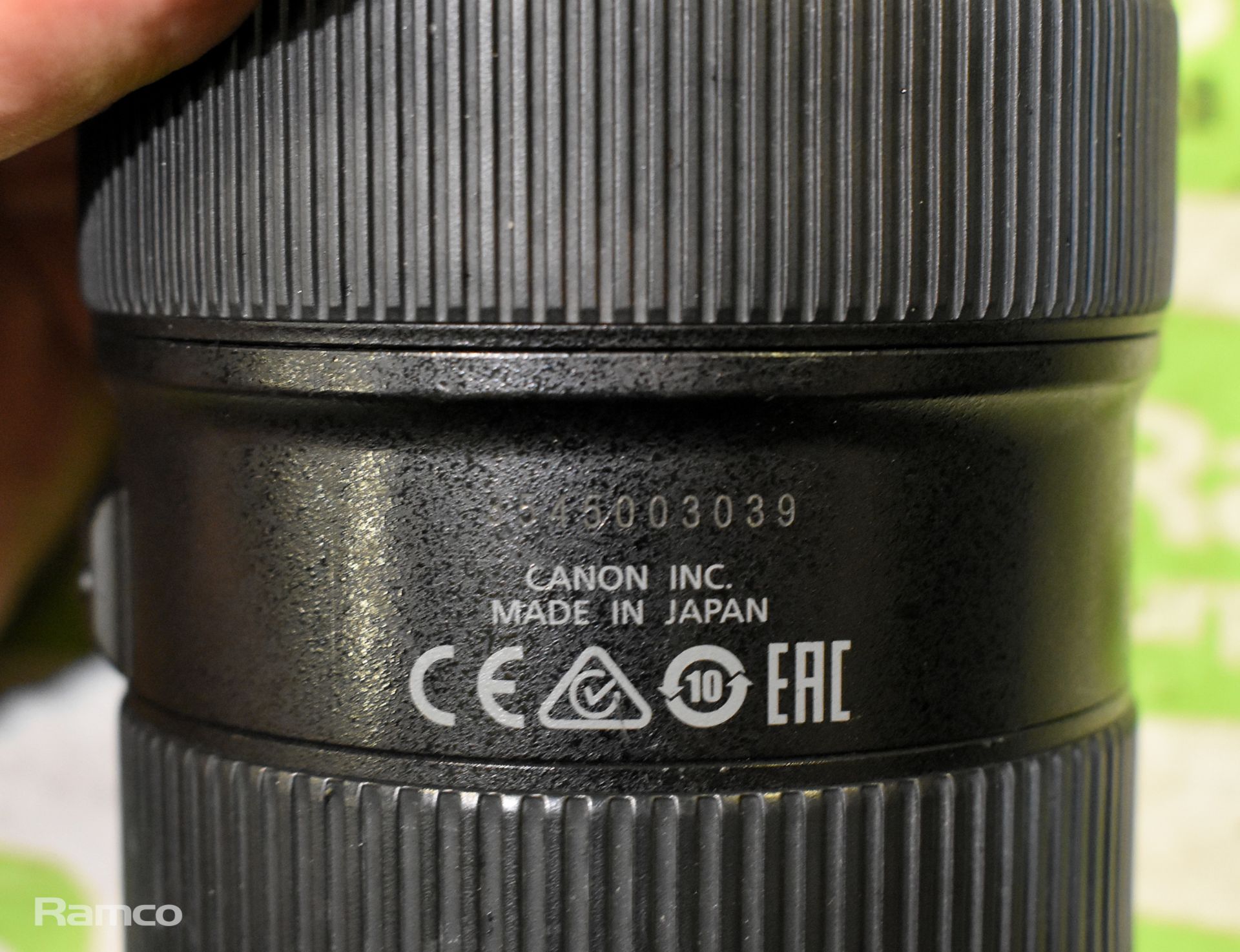 Canon Ultrasonic zoom lens EF 24 - 70mm 1:2.8 L II USM with bag - Bild 8 aus 9