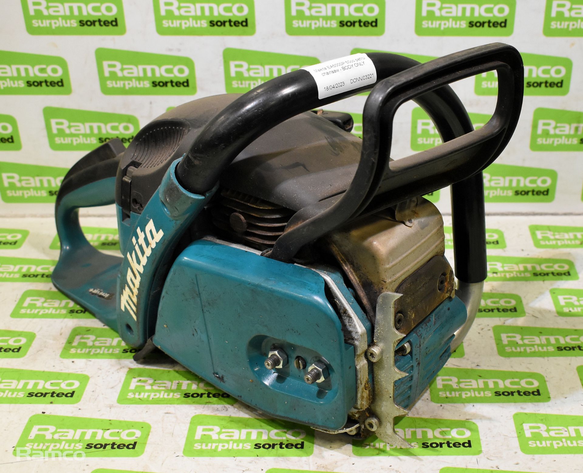 Makita DCS5030 50cc petrol chainsaw with guide and chain - AS SPARES & REPAIRS - Image 7 of 7