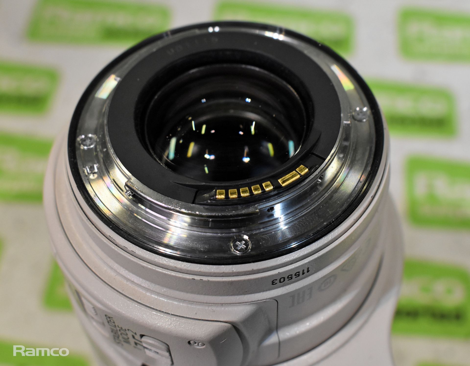Canon zoom lens EF 28 - 300 mm 1 : 3.5 - 5.6 USM with LZ1324 soft case - Bild 10 aus 13