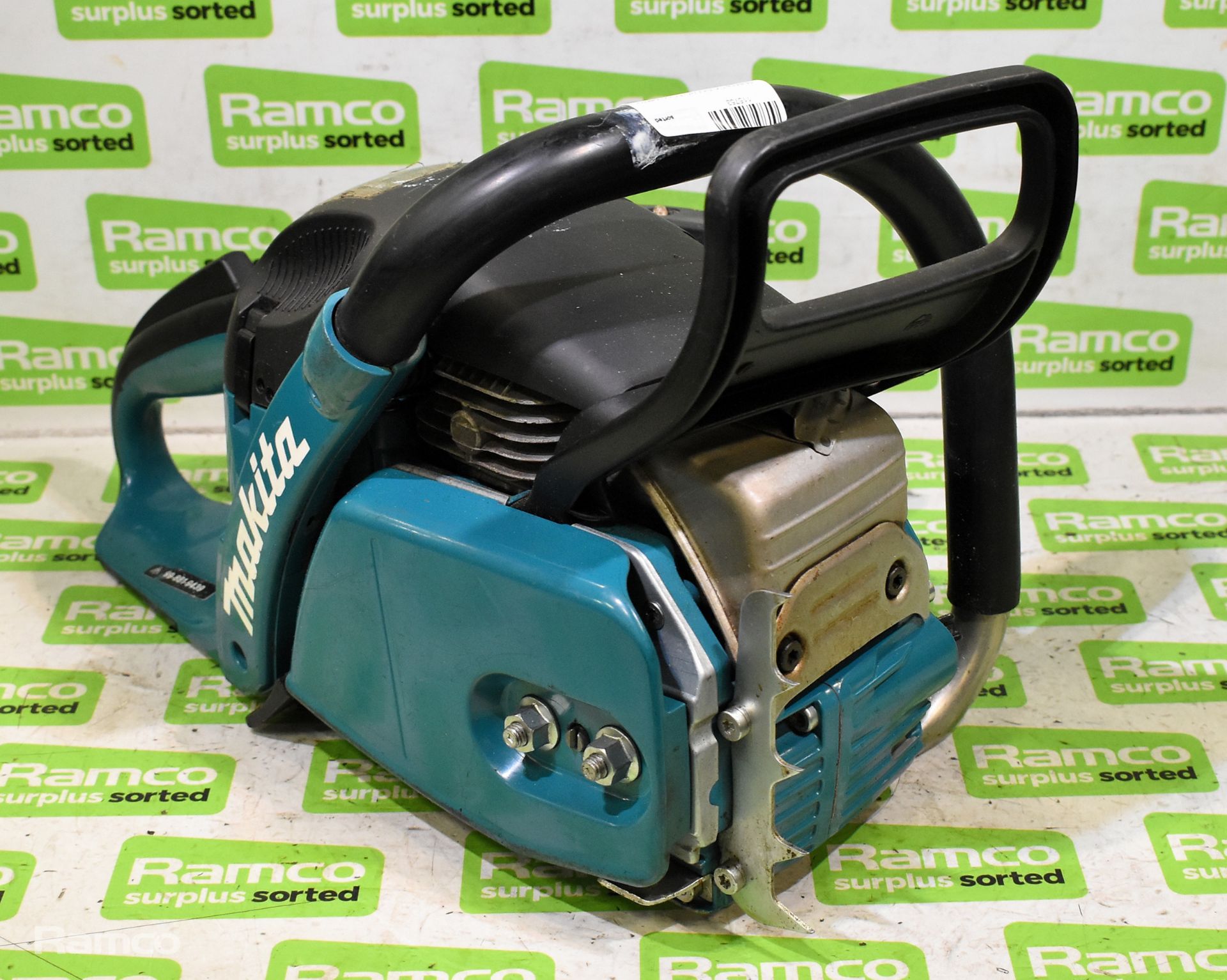 3x Makita DCS5030 50cc petrol chainsaw - BODIES ONLY - AS SPARES AND REPAIRS, 1x Makita EA5000P - Image 9 of 22