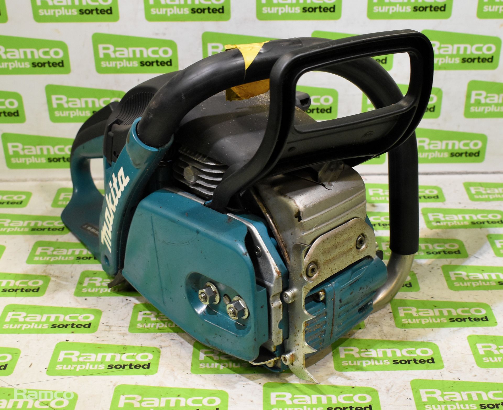 2x Makita DCS5030 50cc petrol chainsaw - BODIES ONLY - AS SPARES AND REPAIRS - Image 8 of 11