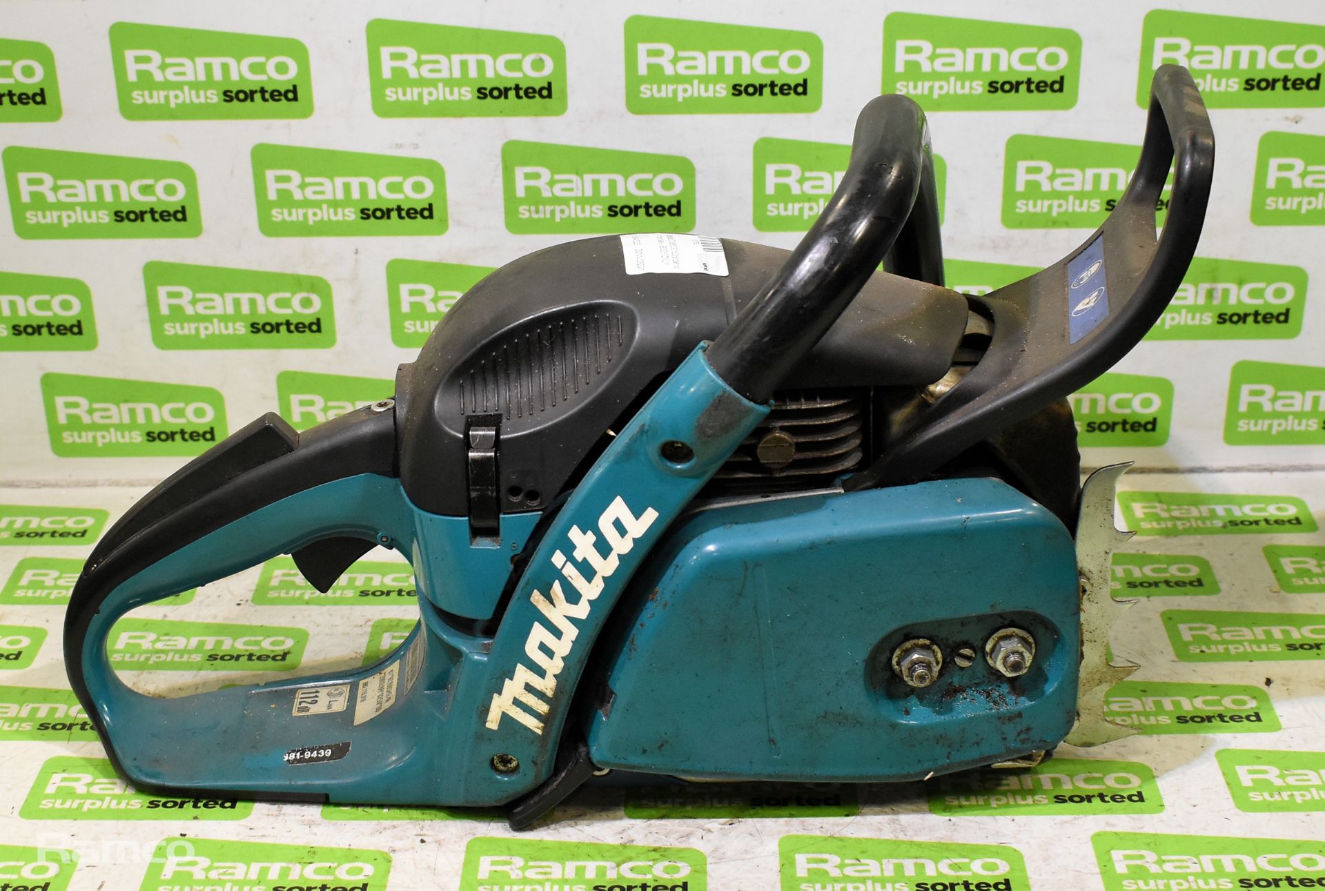 2x Makita DCS5030 50cc petrol chainsaw - BODIES ONLY - AS SPARES AND REPAIRS - Image 2 of 11