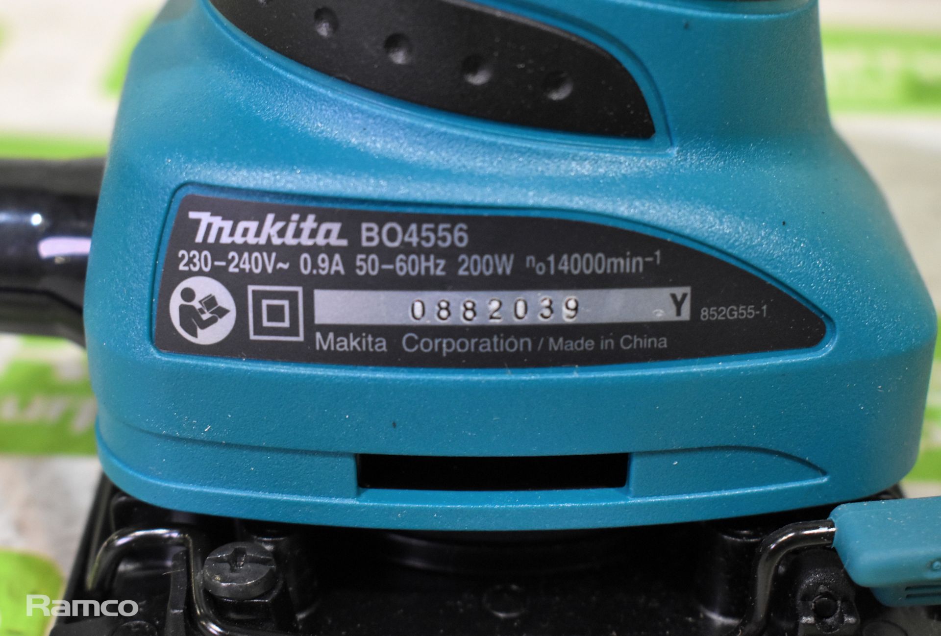 Makita BO4556 240V finishing sander - Image 3 of 3