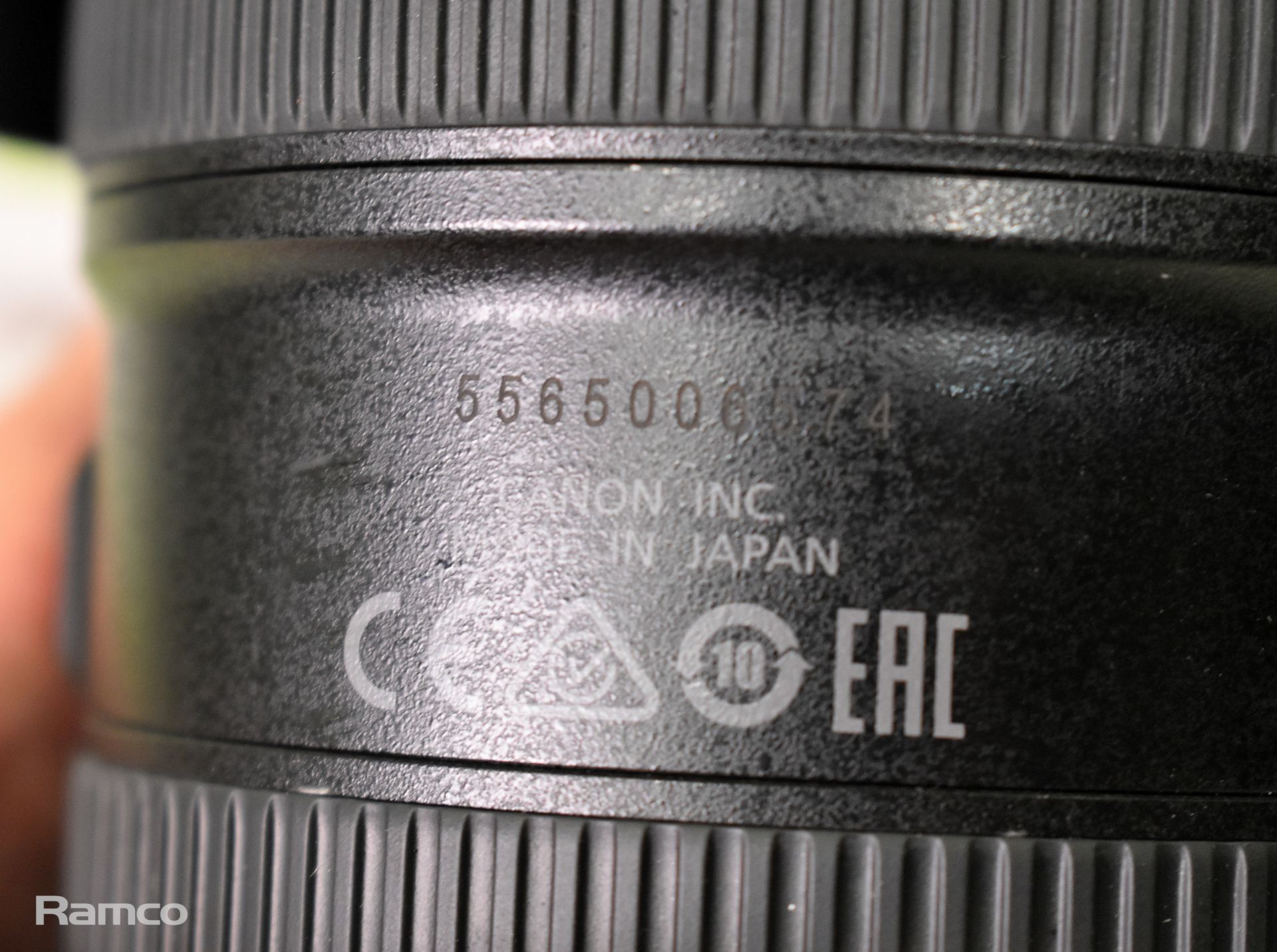 Canon Zoom lens EF 24 - 70mm Ultrasonic 1:2.8 L II USM with grey canvas bag, Canon EW-88C lens hood - Bild 10 aus 11