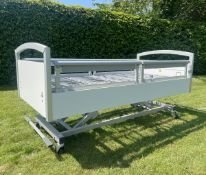 Wissner-Bosserhoff Sentida 6 hospital bed with Herida Argyll II dynamic airflow mattress (no pump)