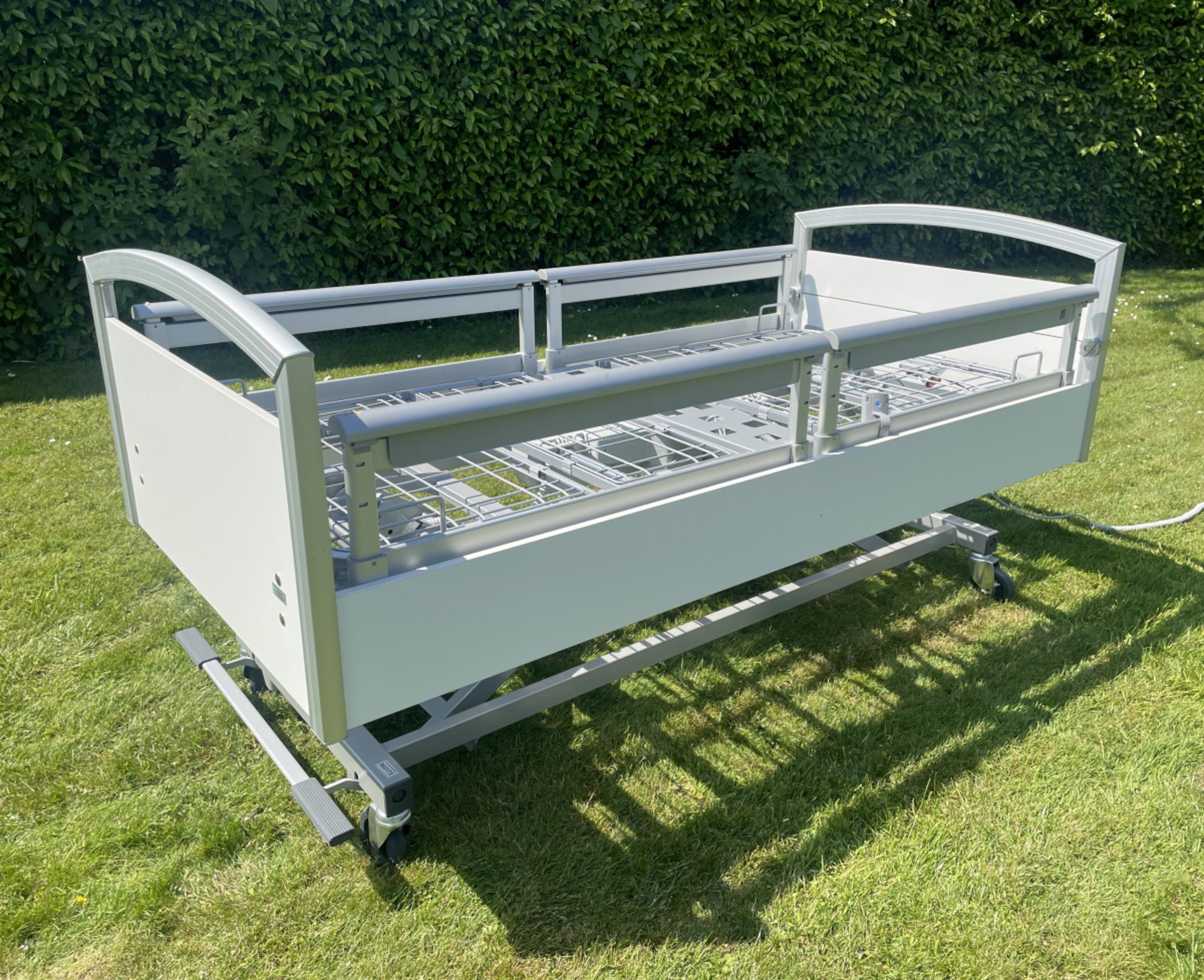 Wissner-Bosserhoff Sentida 6 hospital bed with Herida Argyll II dynamic airflow mattress (no pump) - Image 2 of 26