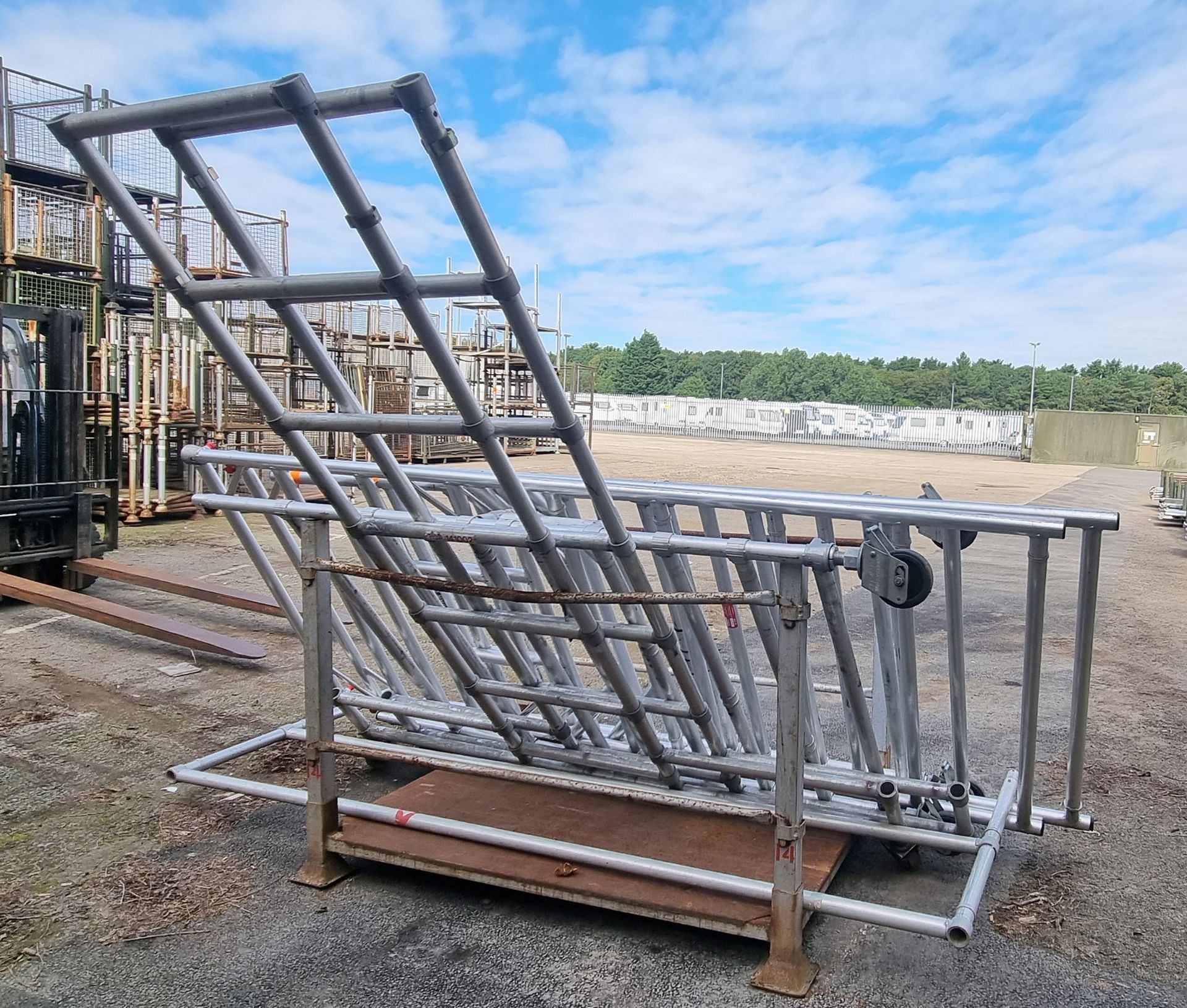 Scaffolding ladder frames mixed sizes with couplings - Bild 3 aus 4