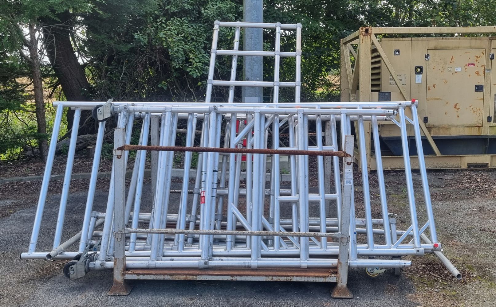 Online auction of aluminium scaffolding parts to include frames, braces, ladders and more - various sizes and quantities available - no reserve!