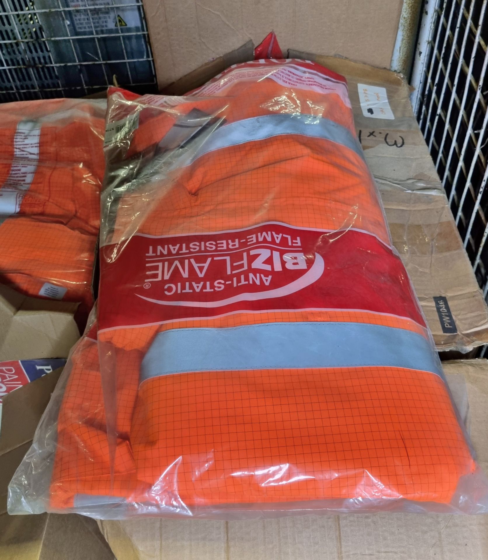 Workwear - Hi-VIs jumpers and flamesafe coats - assorted sizes medium to large - Image 4 of 8