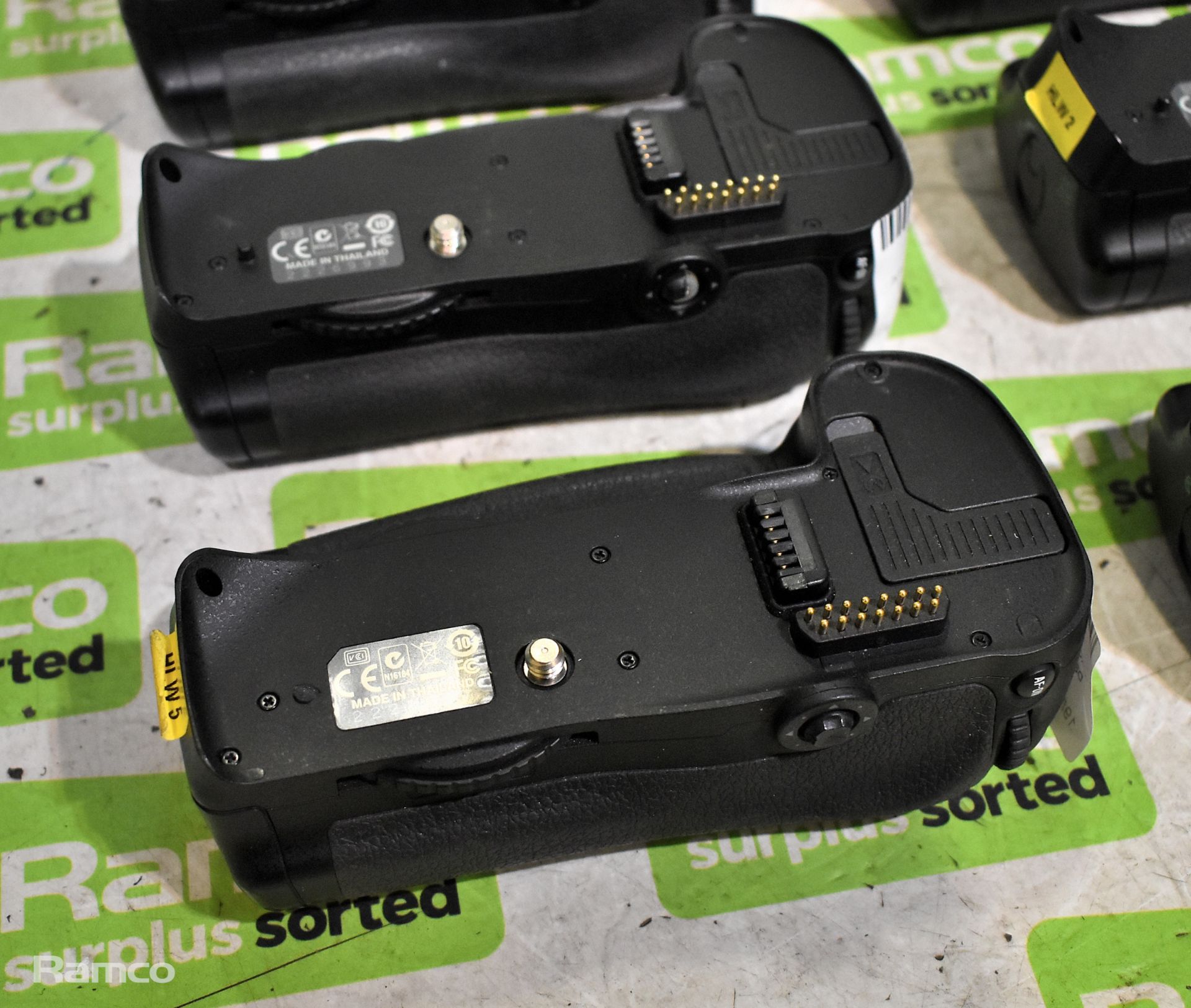 6x Nikon MBD10 multi-power battery packs - unit only - Image 2 of 6