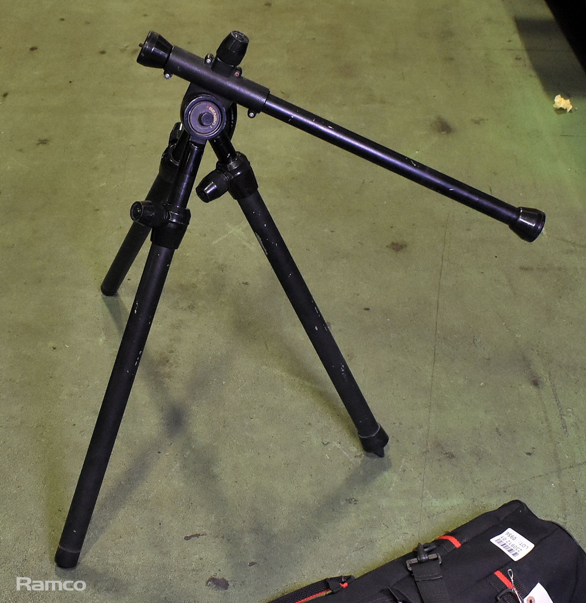 Benbo 1 camera tripod with case - Image 3 of 5