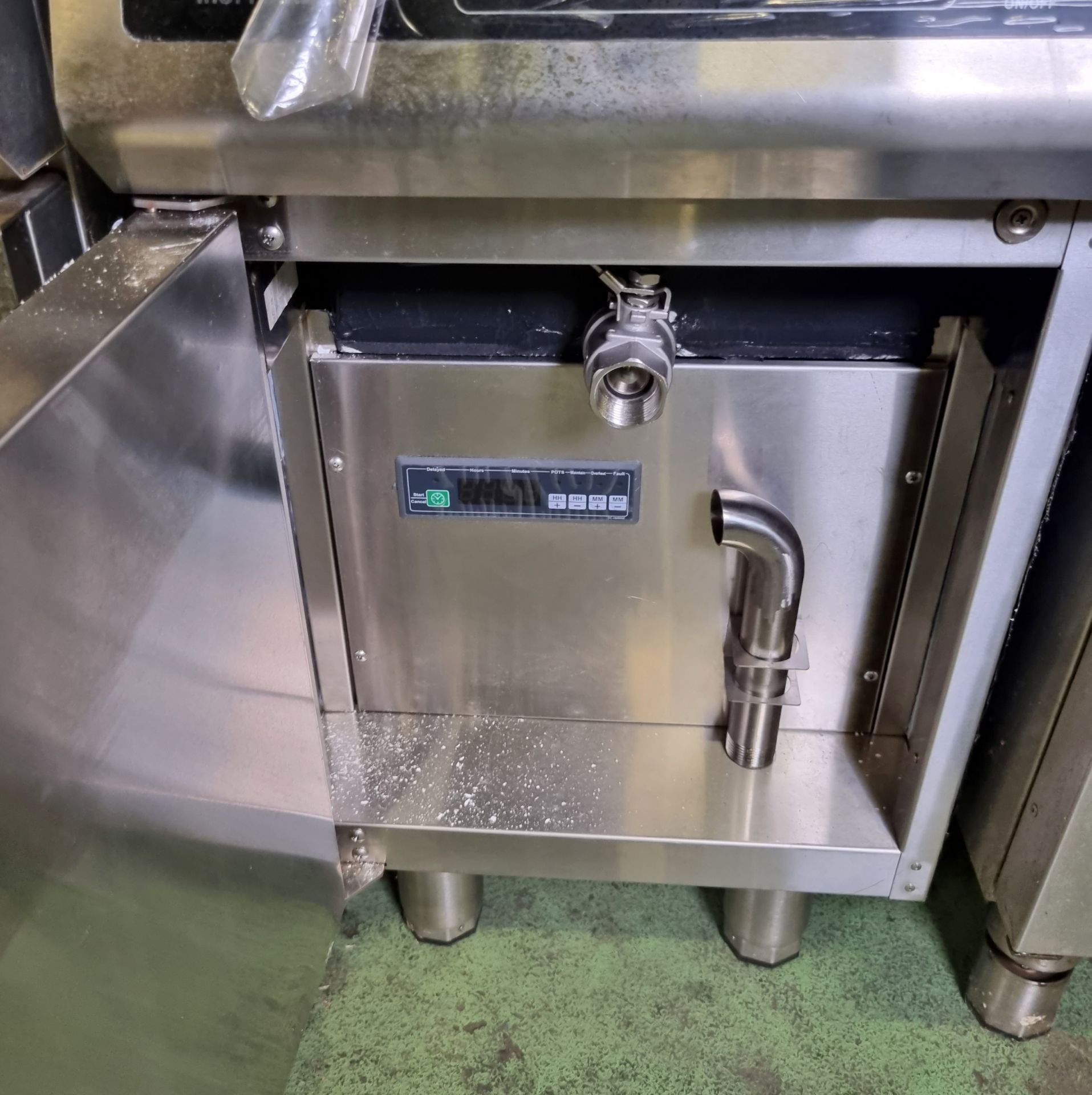 Rexmartins ESC-4B-08 free standing electric induction fryer - single tank with basket - Image 4 of 4