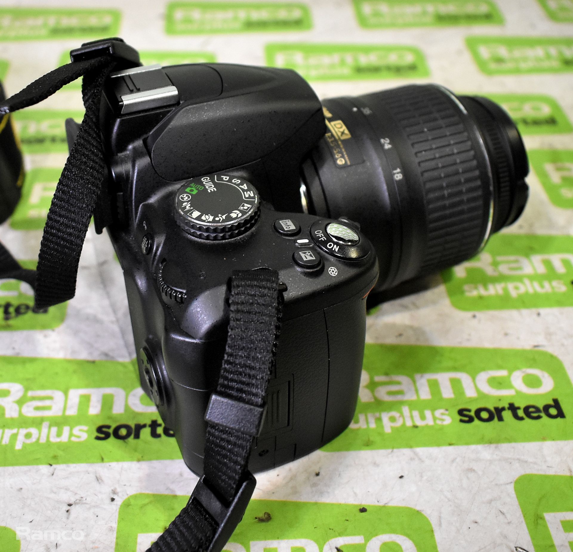 Nikon D3000 digital camera with AF-S NIKKOR 18-55mm lens - with charger - Bild 3 aus 13