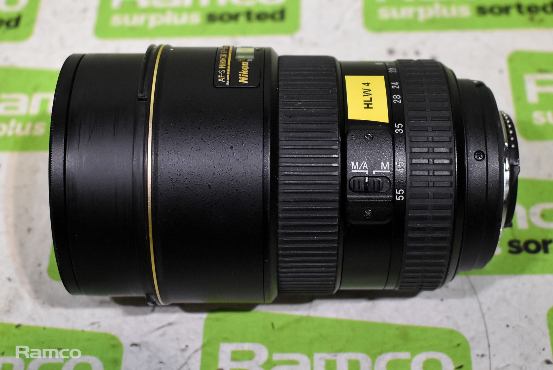 Nikon 17-55mm f/2.8G ED DX Nikkor lens with Nikon HB-31 hood and Calumet MC UV 77mm filter - Bild 4 aus 7