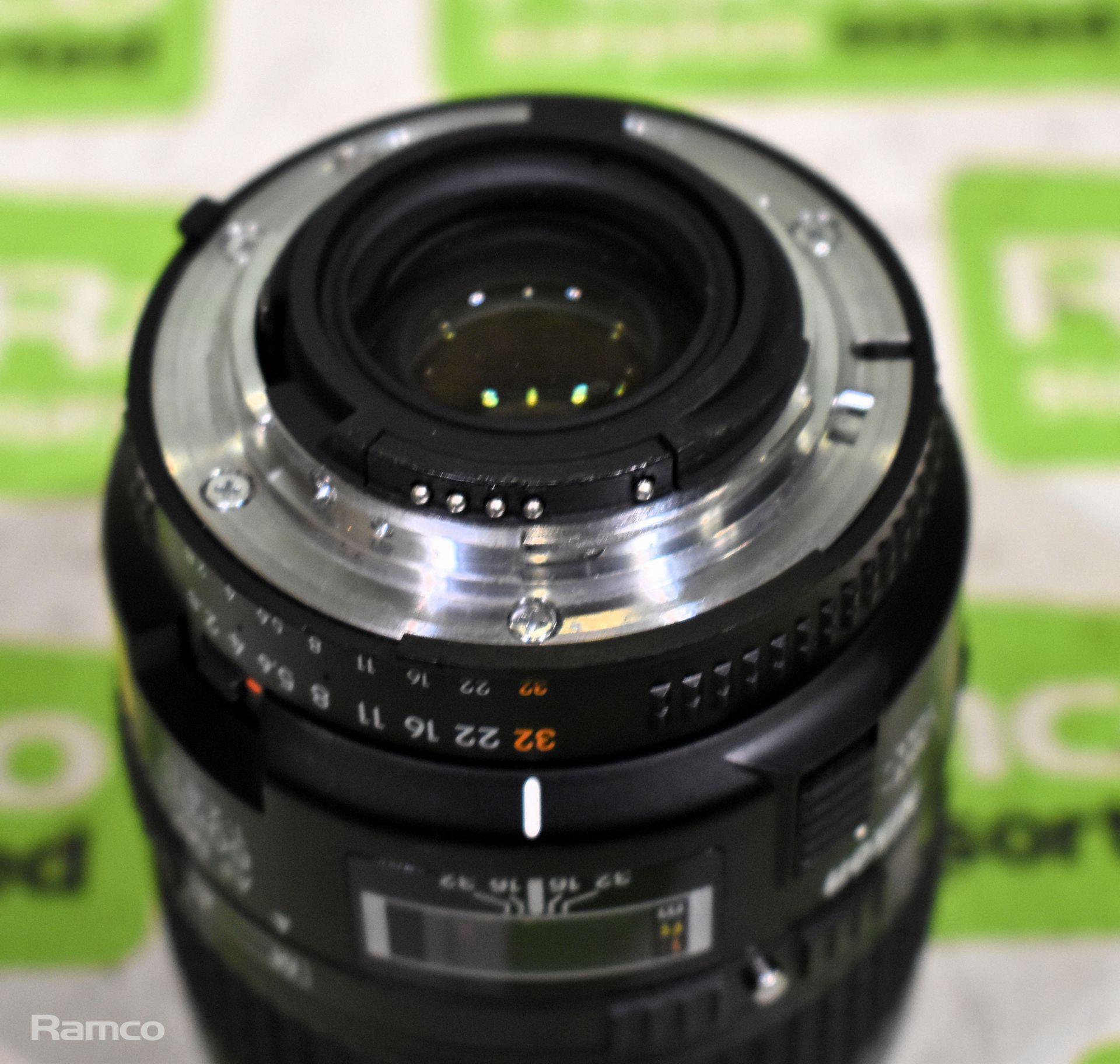 Nikon AF Micro Nikkor 60mm f/2.8D lens with Calumet MC UV 62mm filter - Bild 6 aus 7