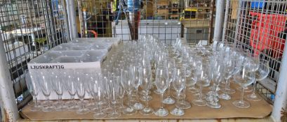 Glassware, martini, wine & flute glasses - Unknown quantity