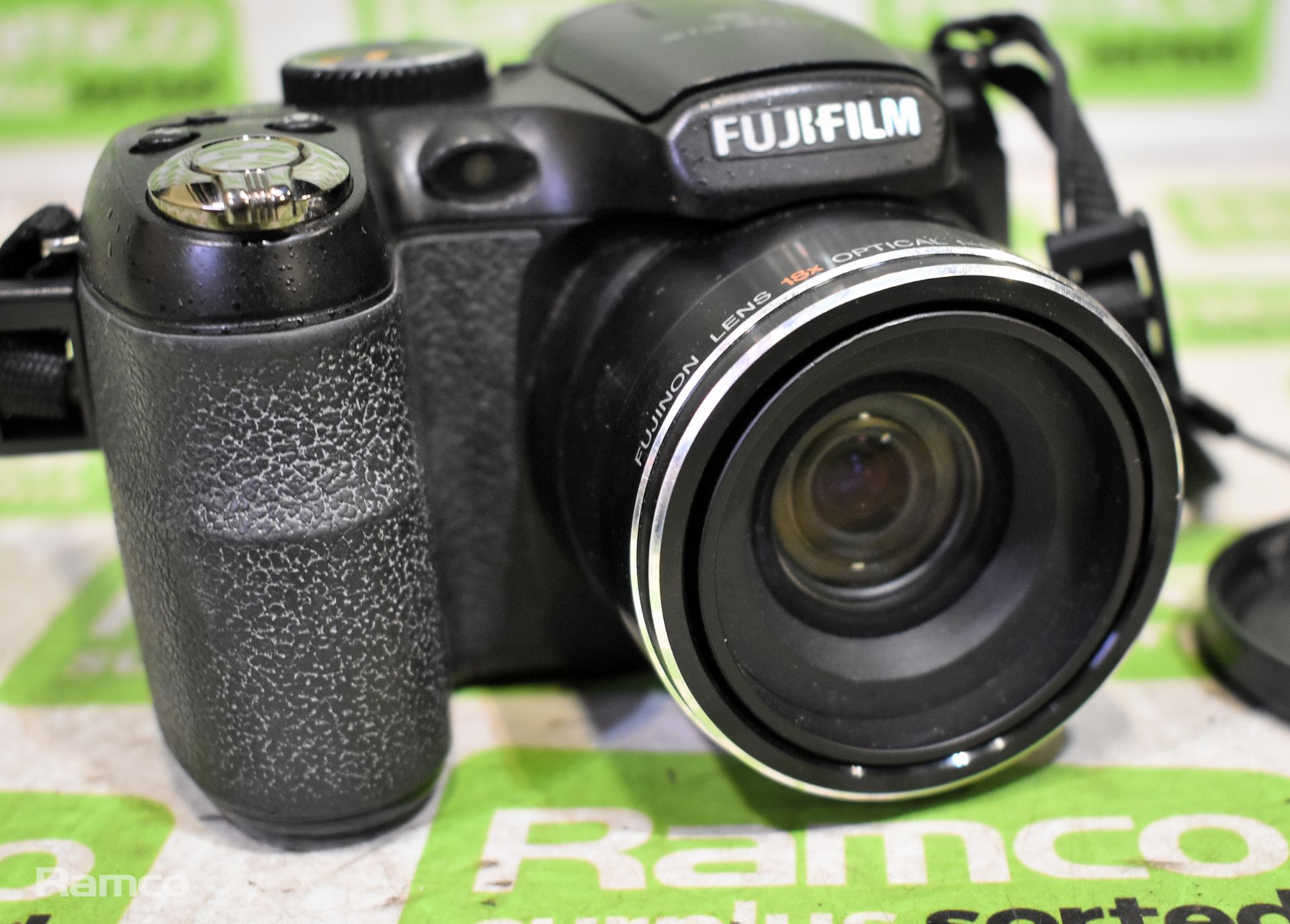 Fujifilm Finepix S2500 HD digital camera with box - Bild 2 aus 6