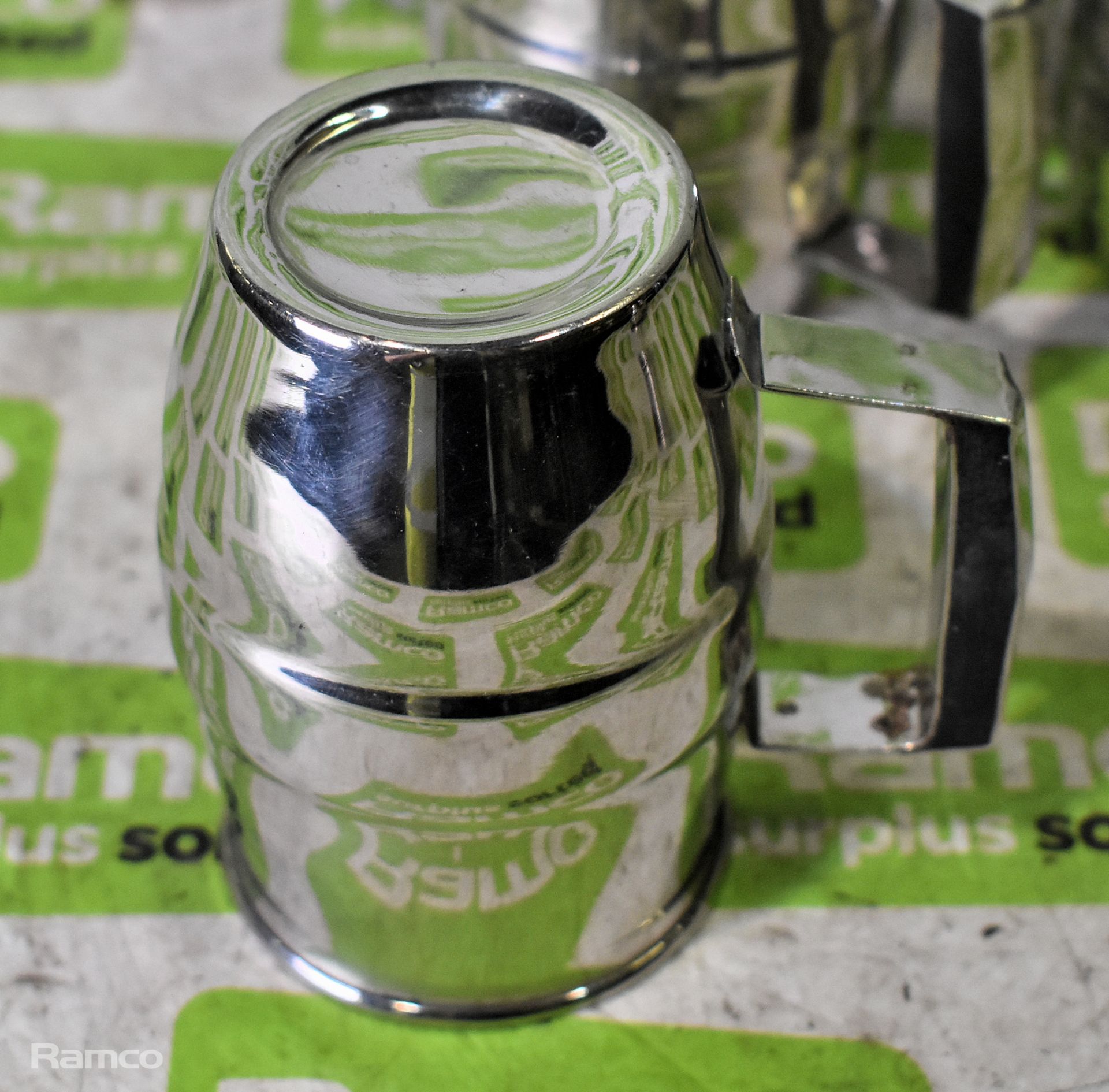 6x Stainless steel tumblers, EPNS salt and pepper shakers - Image 5 of 5