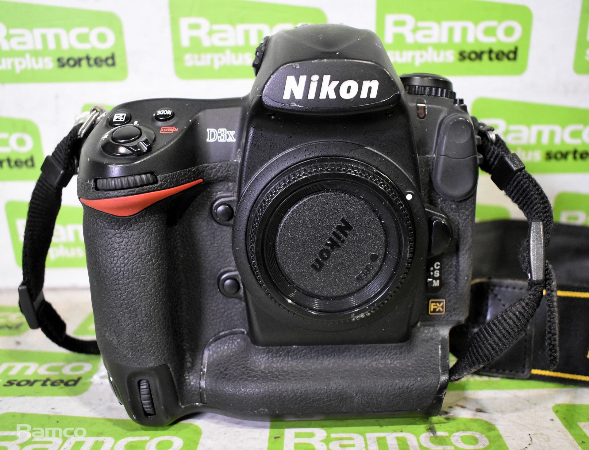 Nikon D3X digital camera - body only - no lens - no battery - Bild 2 aus 8