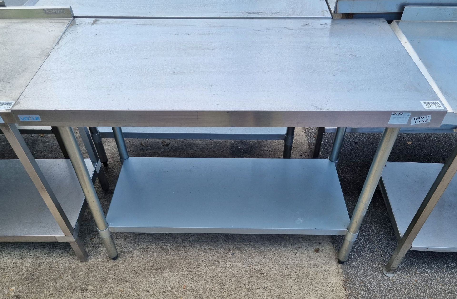 Vogue stainless steel prep table with lower shelf - W 1200 x D 600 x H 900mm - Bild 2 aus 3