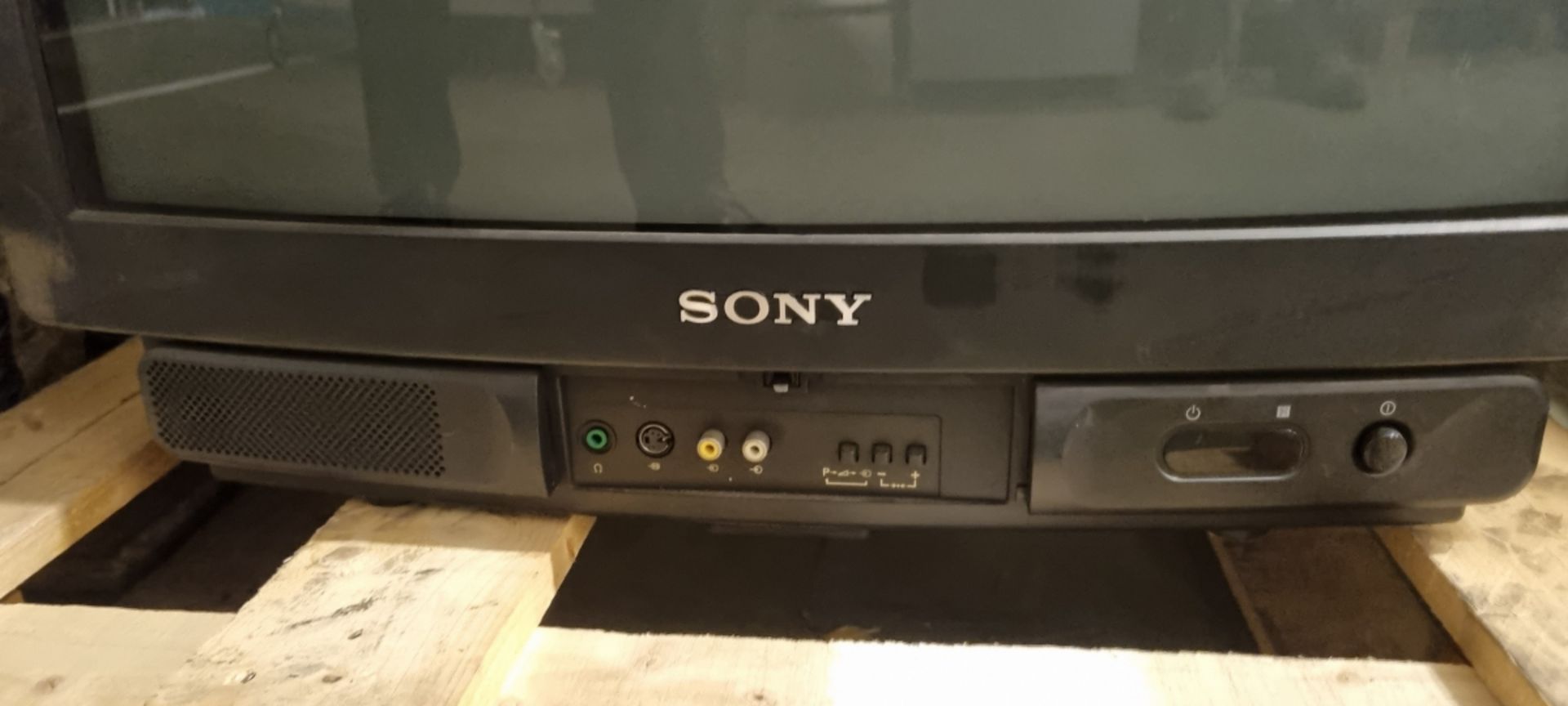 Sony KV-M2521U Trinitron 24 inch colour TV - 240V - Bild 2 aus 4