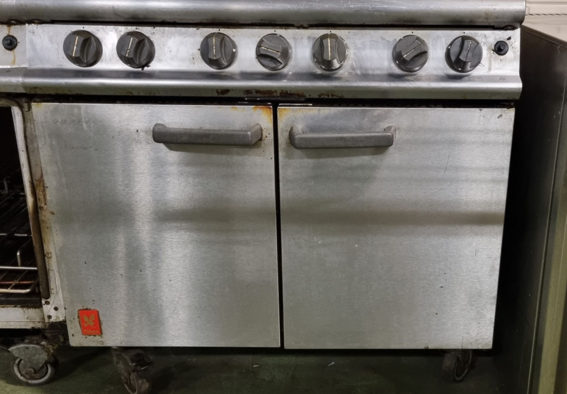 Falcon 6-burner gas oven on castors - H890 x W900 x D790mm - Image 3 of 6