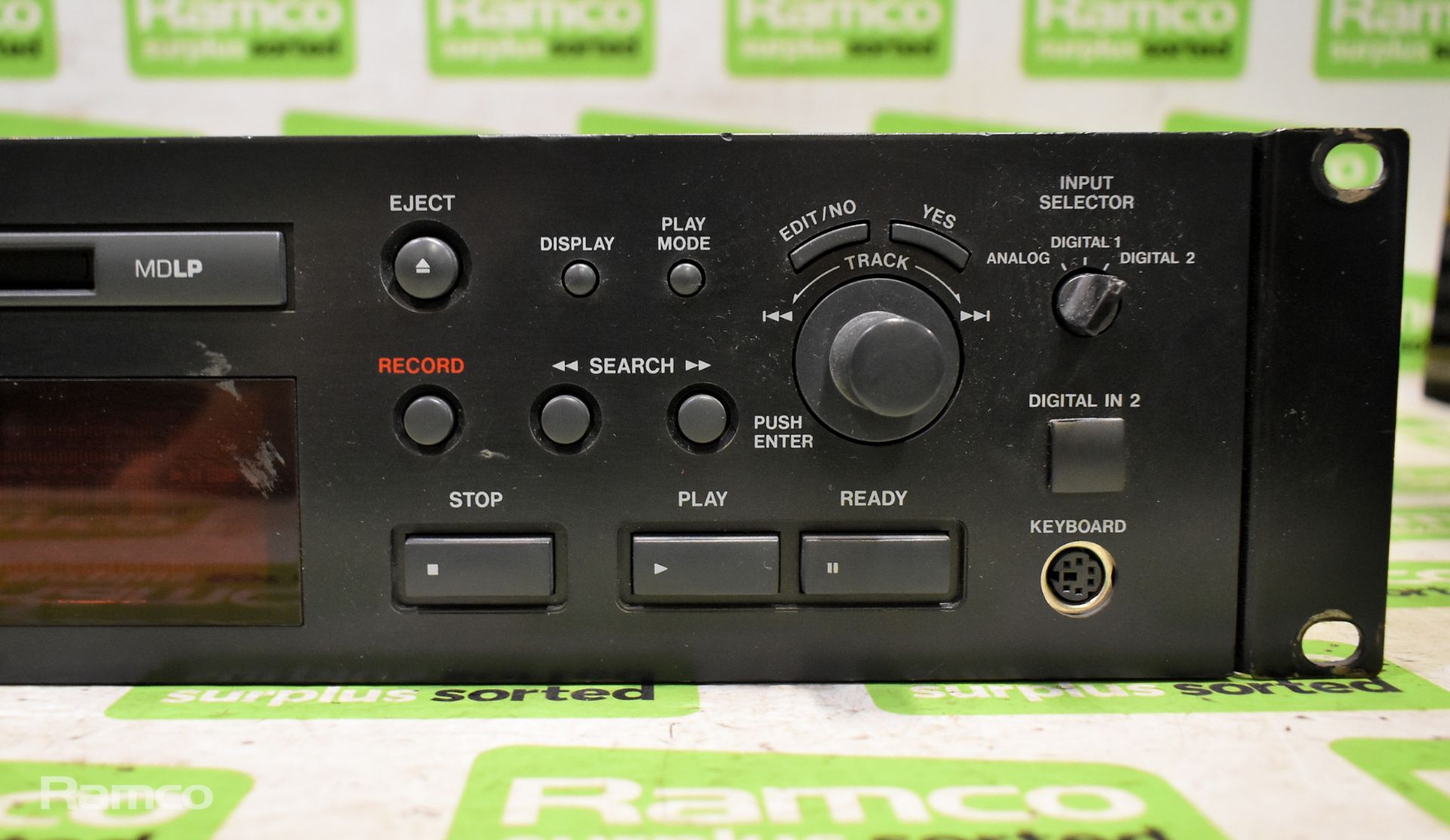 Tascam MD-350 professional minidisc recorder with rack ears - Bild 3 aus 5