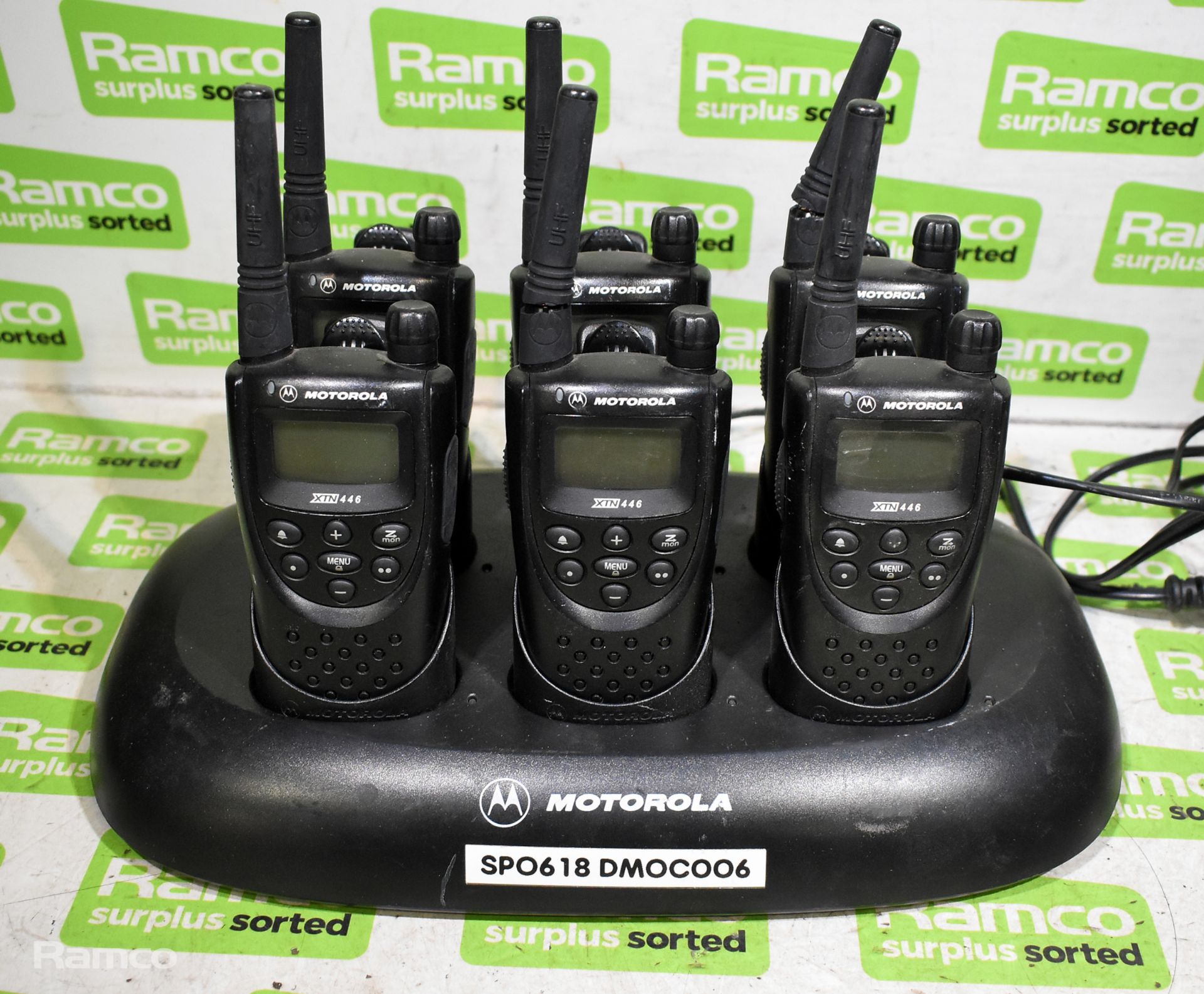 Motorola CPD-6 charging point and 7x Motorola XTN 446 radios - 2 x ANTENNAE COVERS BROKEN - Bild 4 aus 6