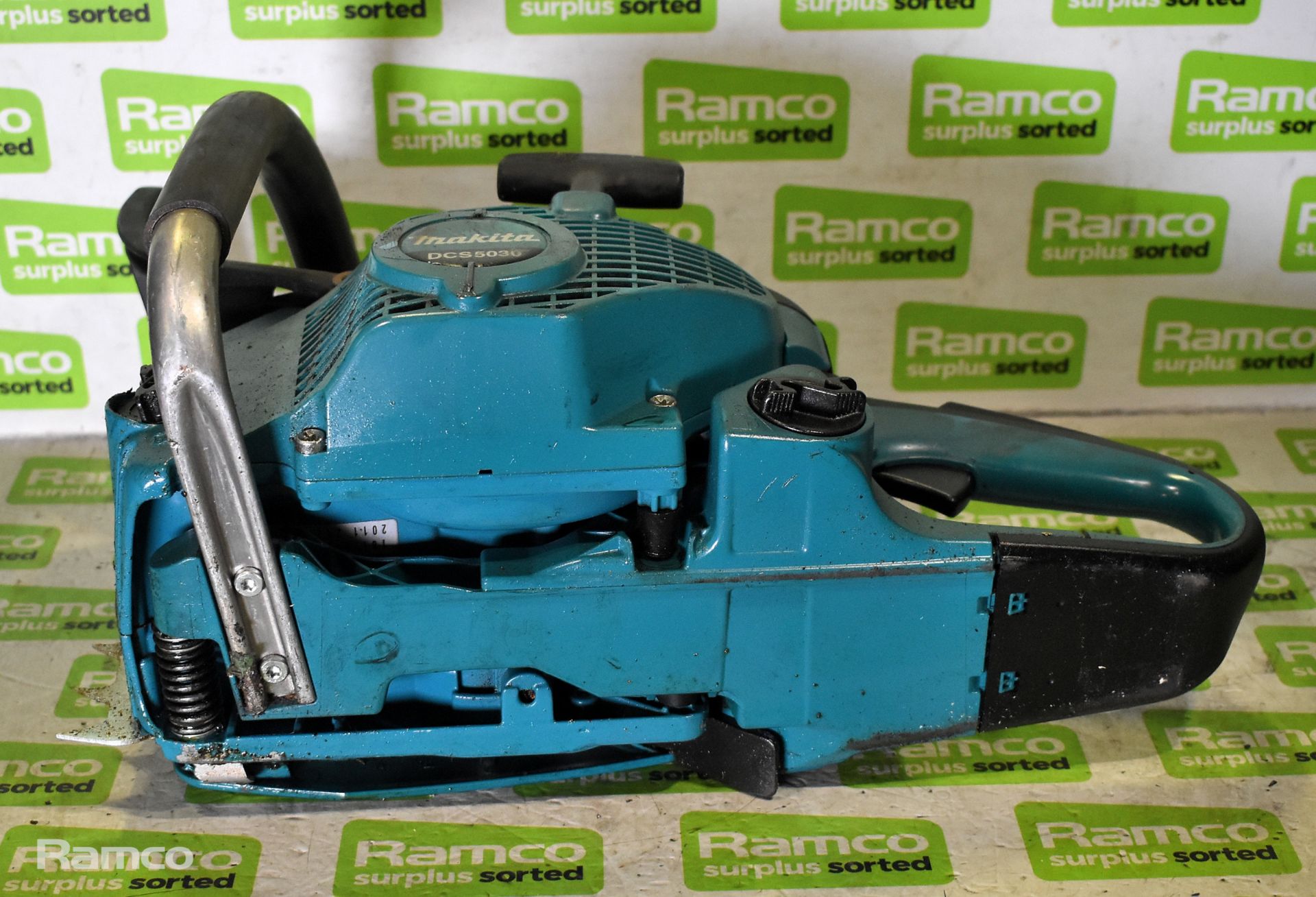 3x Makita DCS5030 50cc petrol chainsaw bodies - AS SPARES & REPAIRS - Image 6 of 16