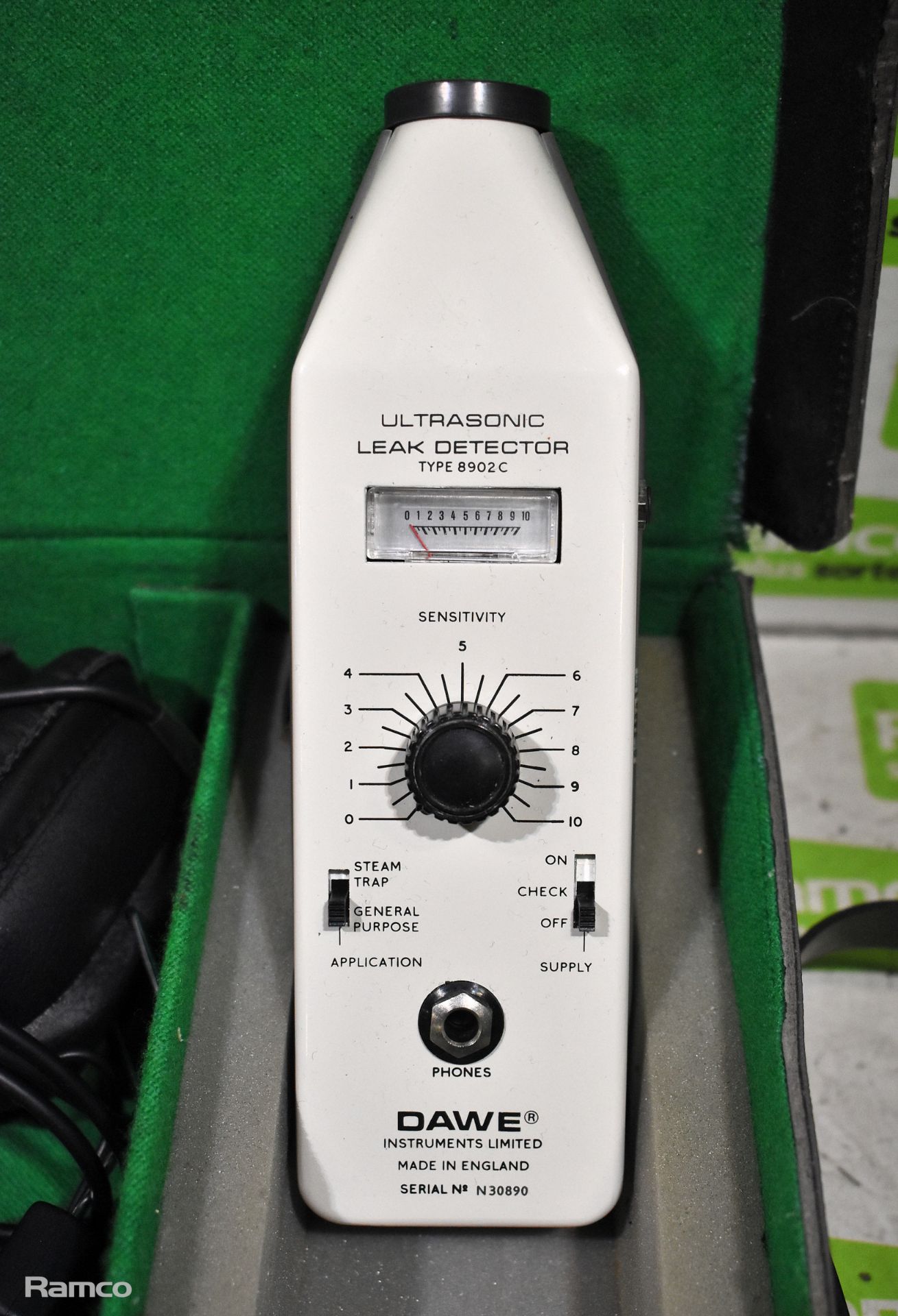Dawe Instruments Ltd Type 8902 C ultrasonic leak tester in leather storage case - Image 3 of 7