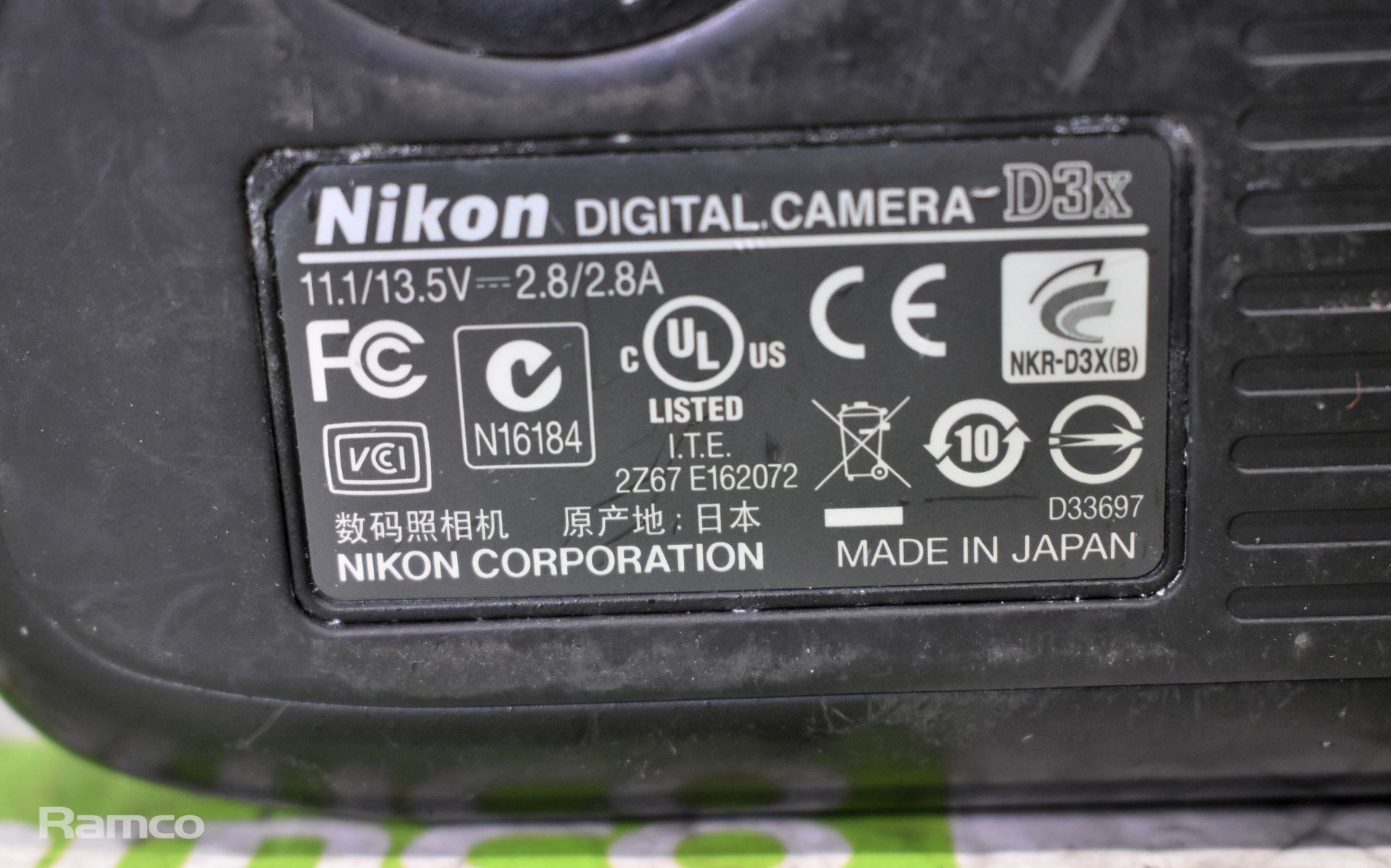 Nikon D3X digital camera - body only - no lens - no battery - Bild 7 aus 8