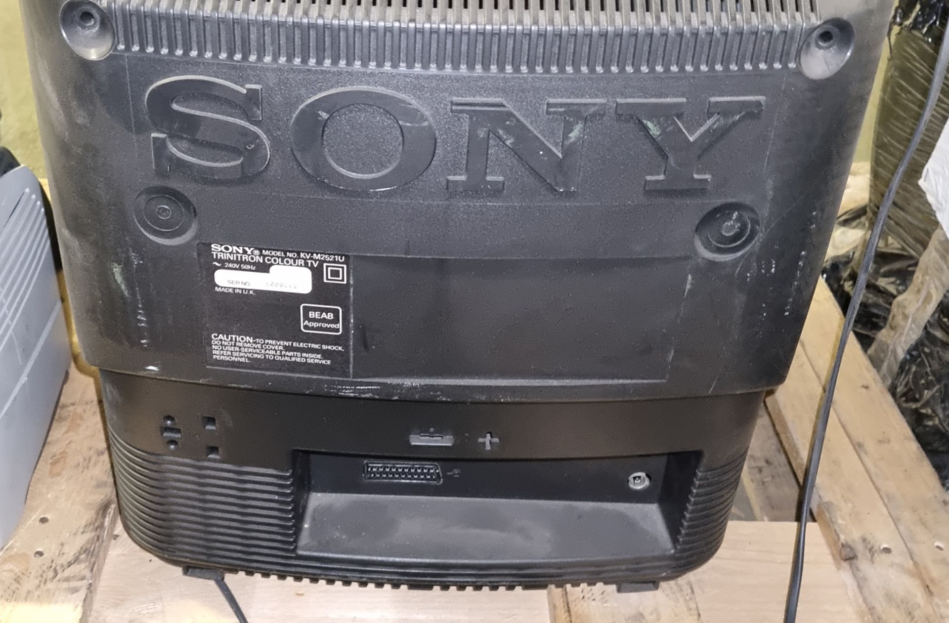 Sony KV-M2521U Trinitron 24 inch colour TV - 240V - Bild 4 aus 4