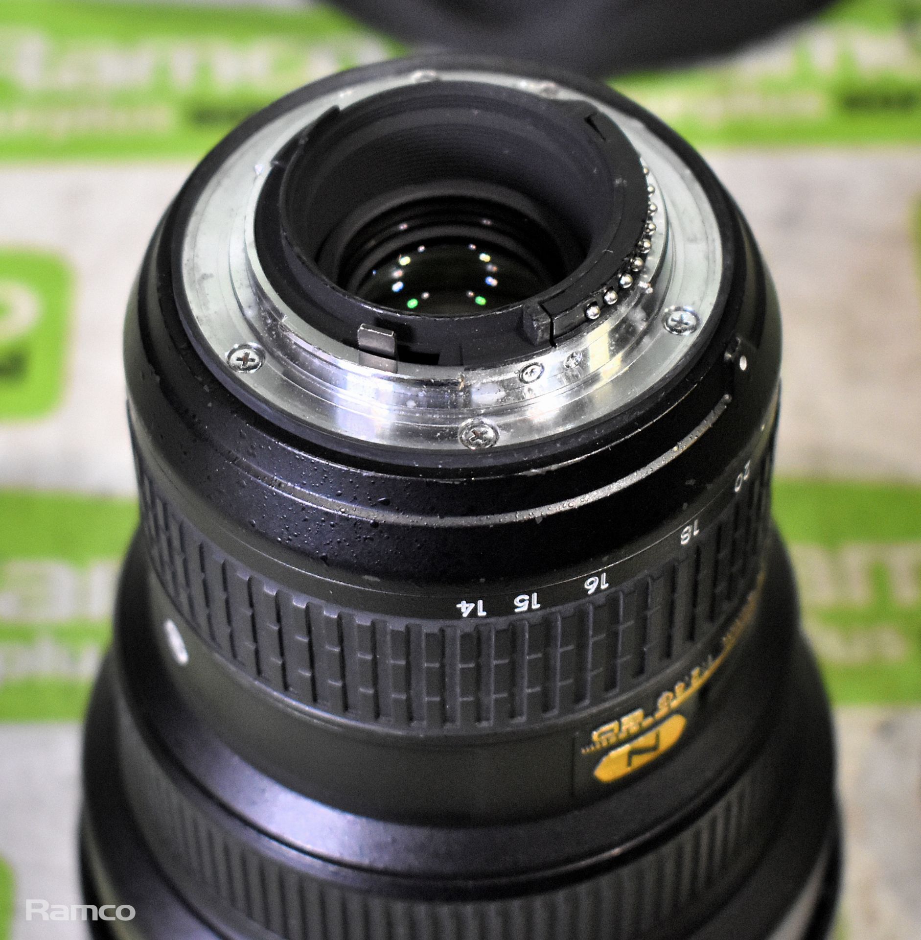 Nikon AF-S NIKKOR 14-24mm lens in case - Bild 6 aus 7