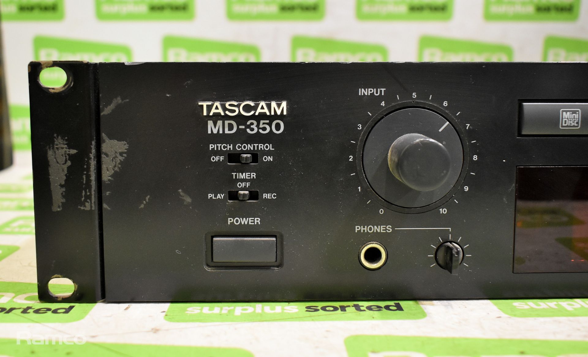 Tascam MD-350 professional minidisc recorder with rack ears - Bild 2 aus 5