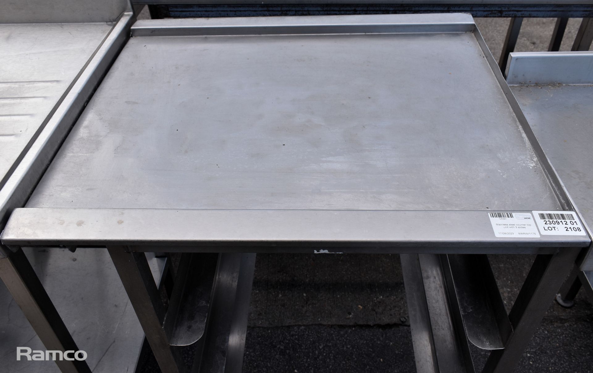 Stainless steel counter top unit with 3 slides - L700 x D600 x H900mm - Image 2 of 3