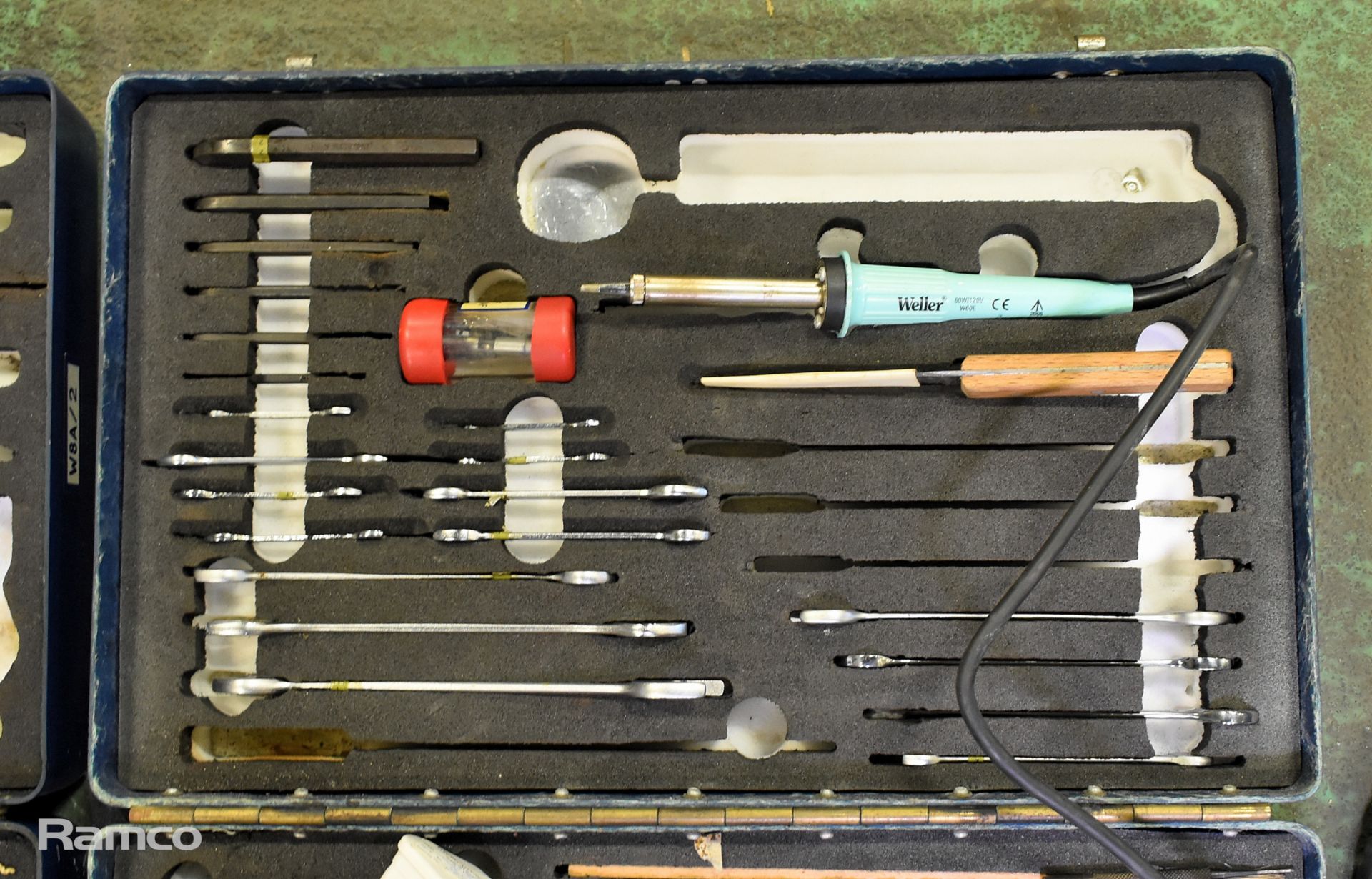 2x Multi piece tool kits in composite case - spanners, screwdrivers, allen keys, pliers - Bild 4 aus 6
