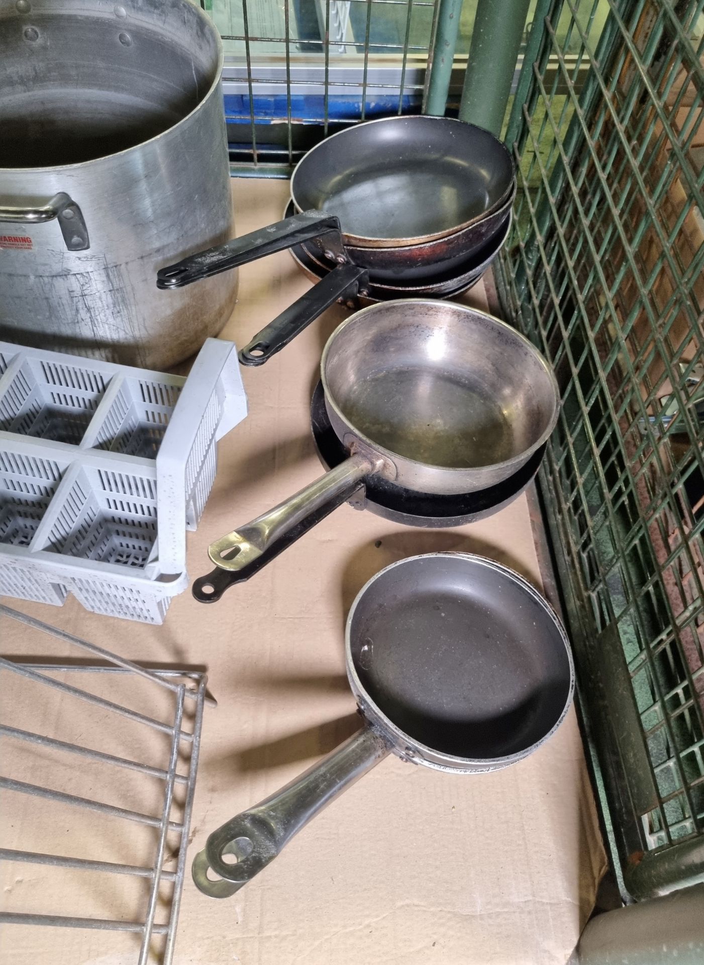 Catering spares - multi sized frying pans, cook pot, salad spinner, pizza paddles, plate rack - Bild 3 aus 6