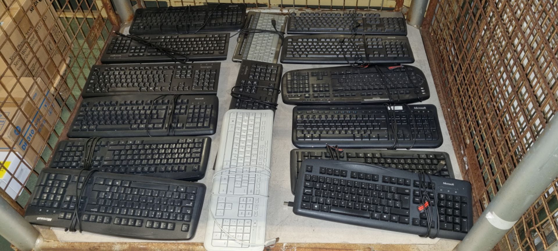 15x computer keyboards - makes to include Microsoft and Kensington & various computer peripherals - Bild 10 aus 10