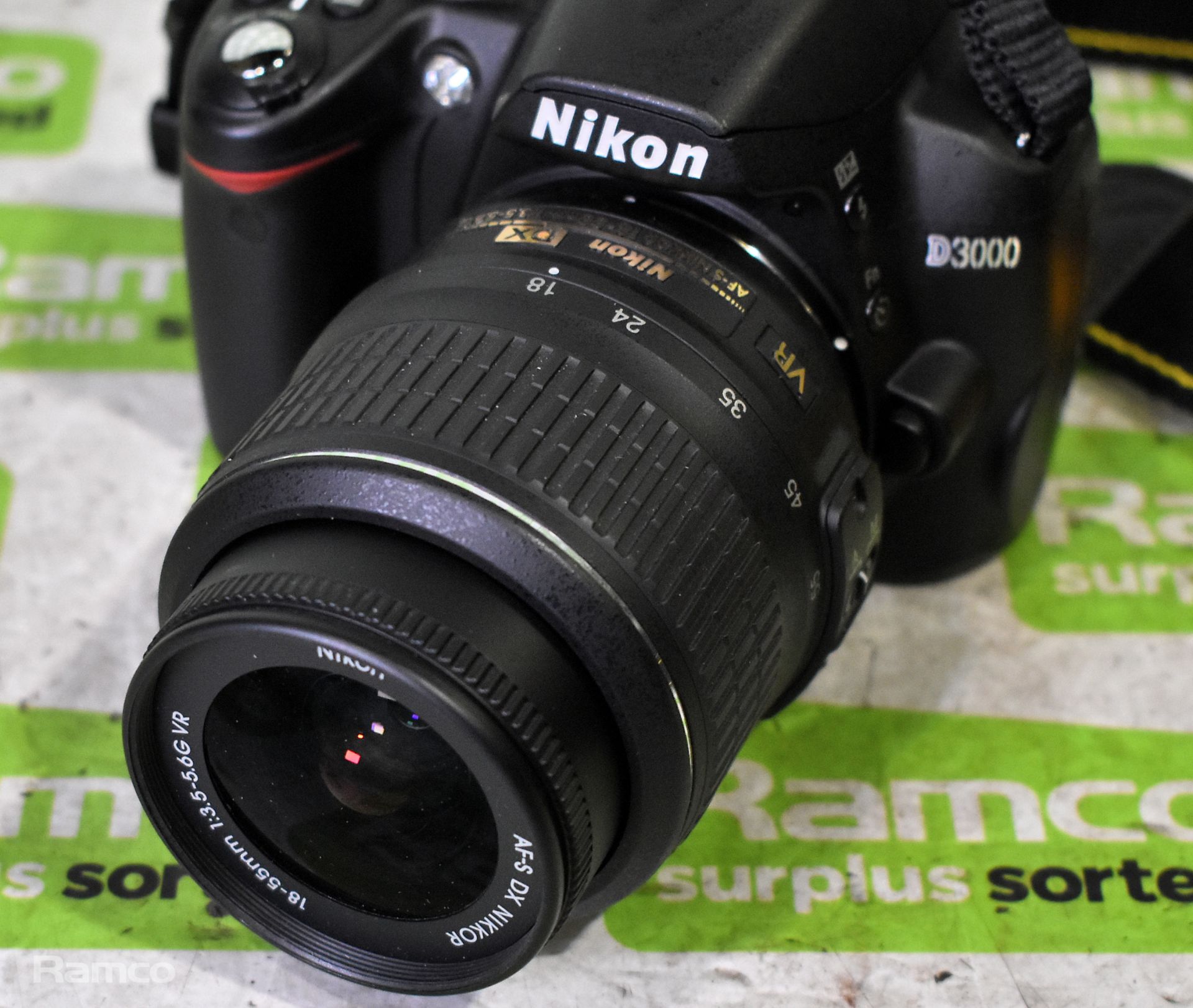 Nikon D3000 digital camera with AF-S NIKKOR 18-55mm lens - with charger - Bild 9 aus 13