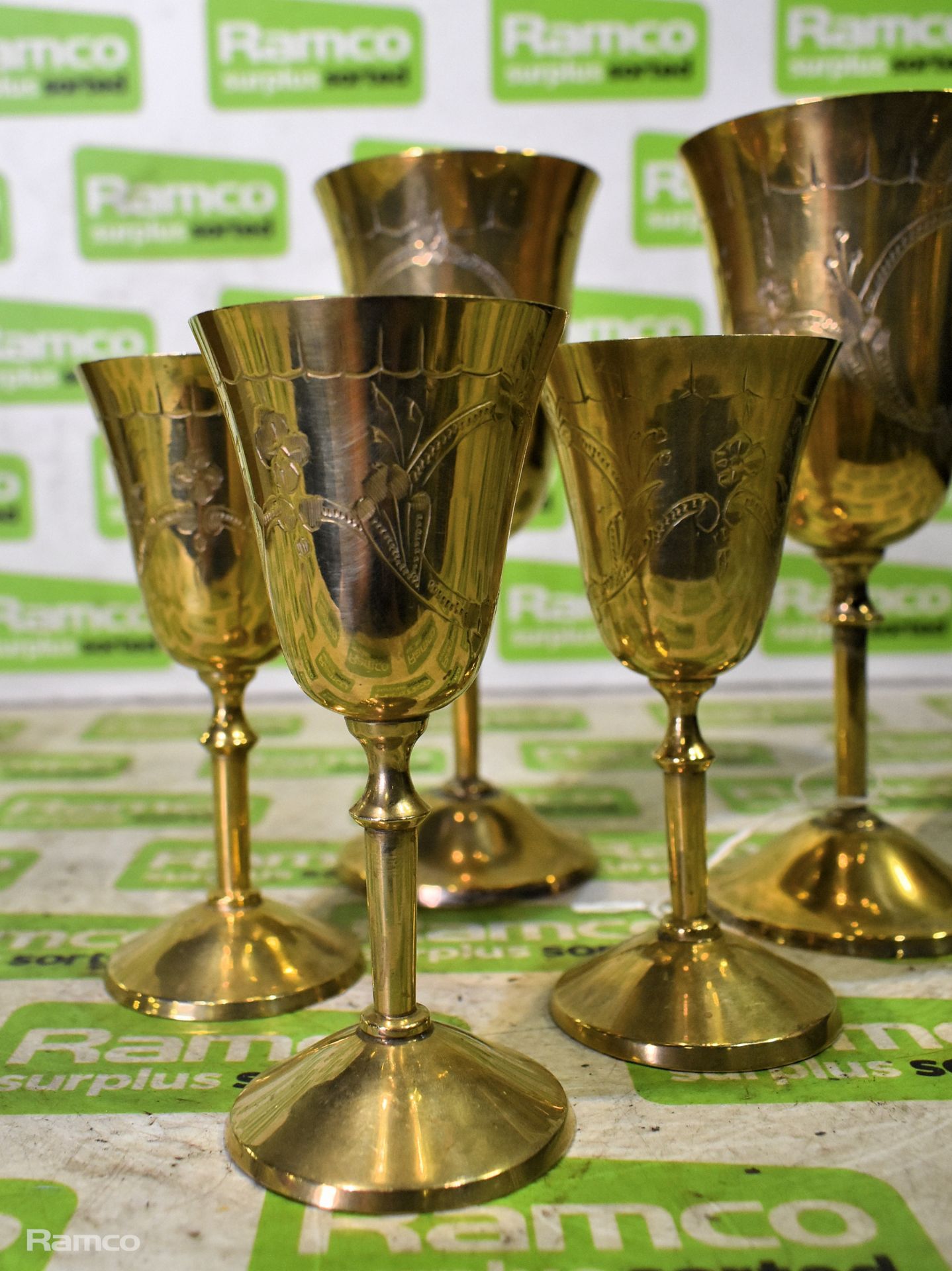 5x Brass goblets - mixed sizes - Image 2 of 4