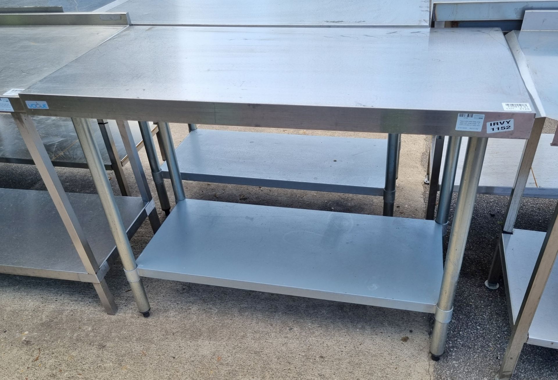 Vogue stainless steel prep table with lower shelf - W 1200 x D 600 x H 900mm - Bild 3 aus 3