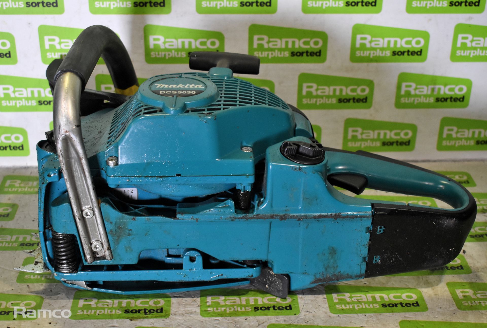 3x Makita DCS5030 50cc petrol chainsaw bodies - AS SPARES & REPAIRS - Image 16 of 16